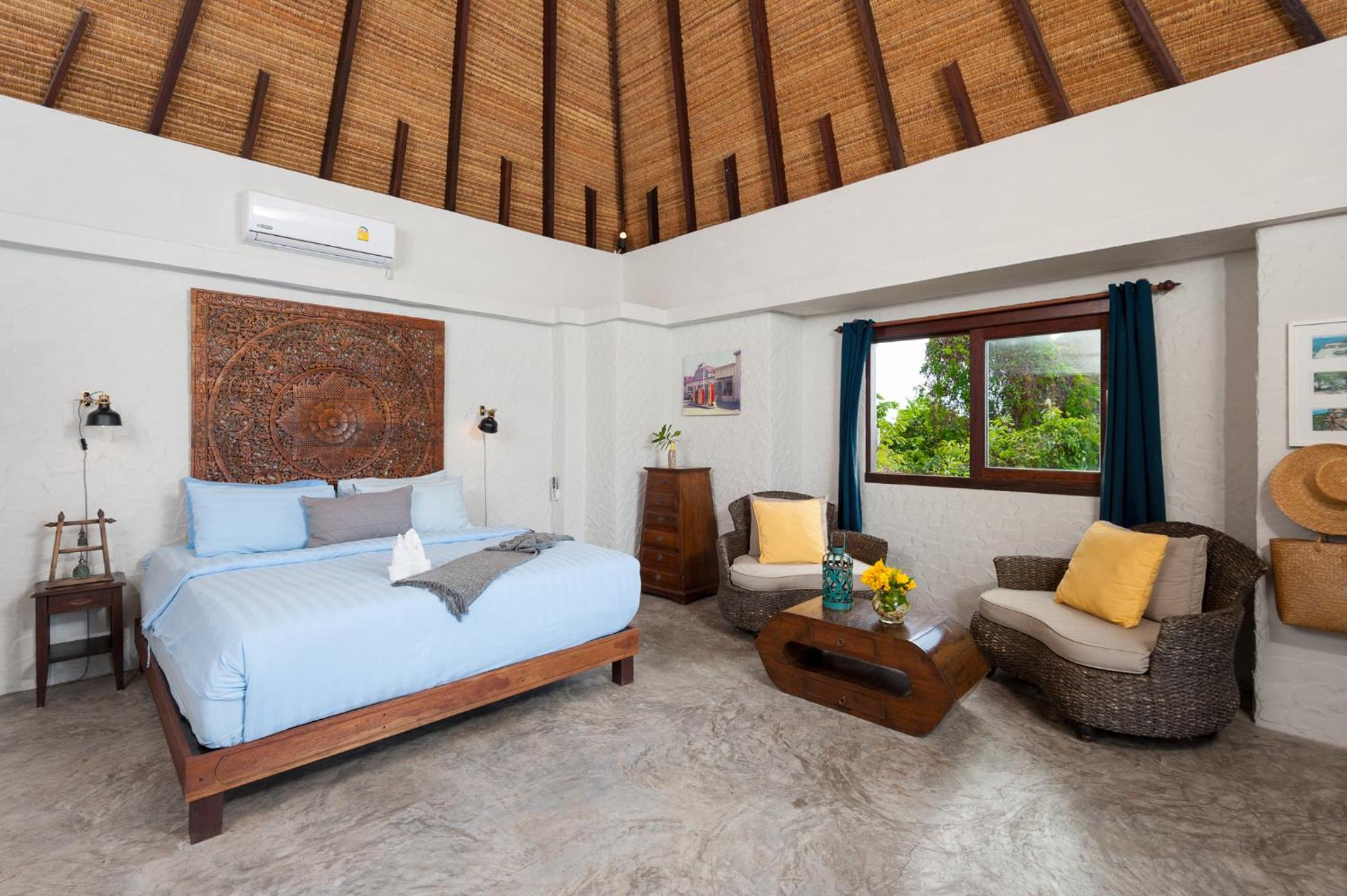 C6A - 3 Bedroom Pool Villa with Seafront