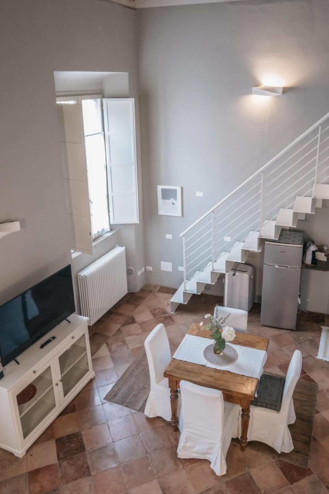 One-Bedroom Apartment - Photo 2