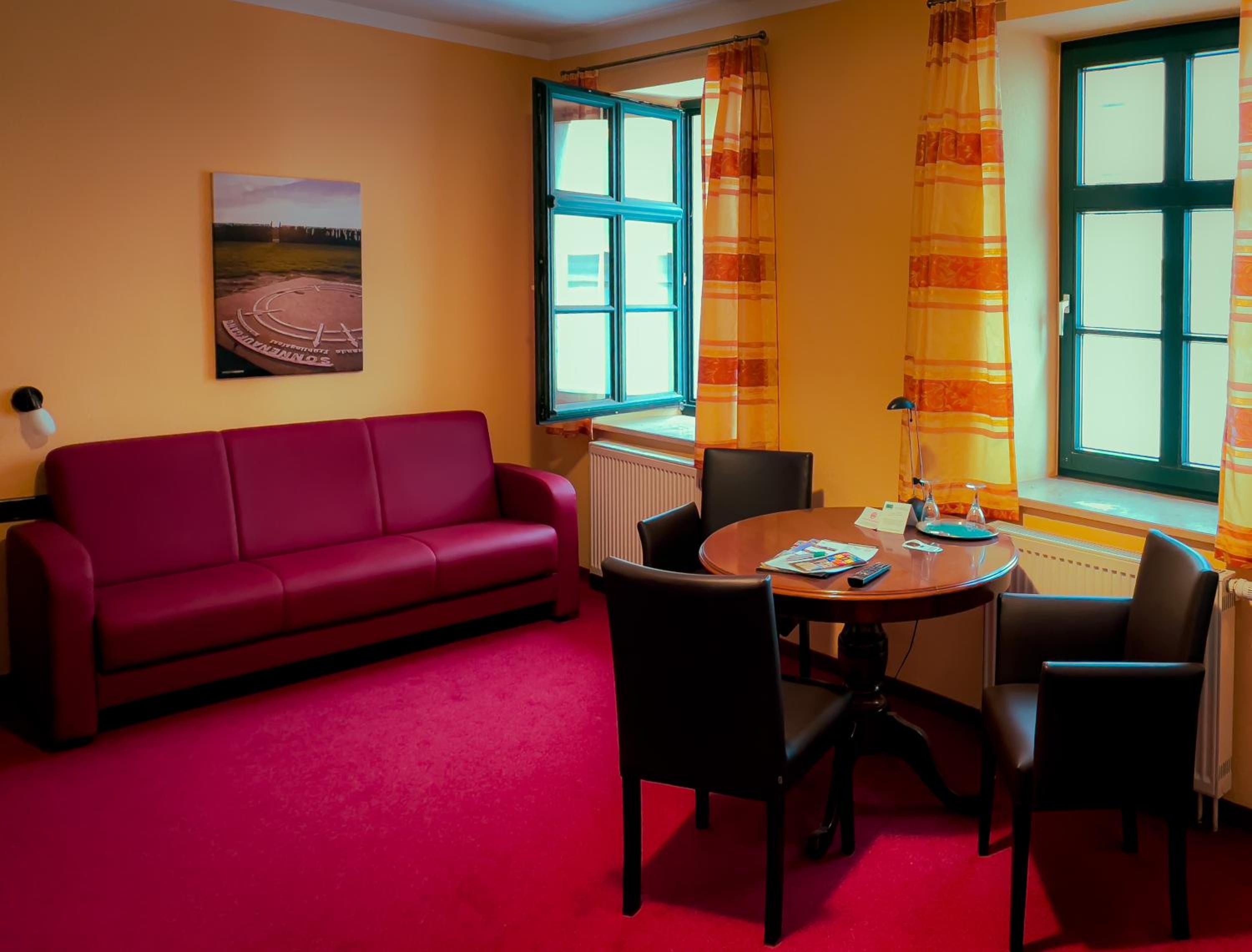 Large Double Room - Photo 2