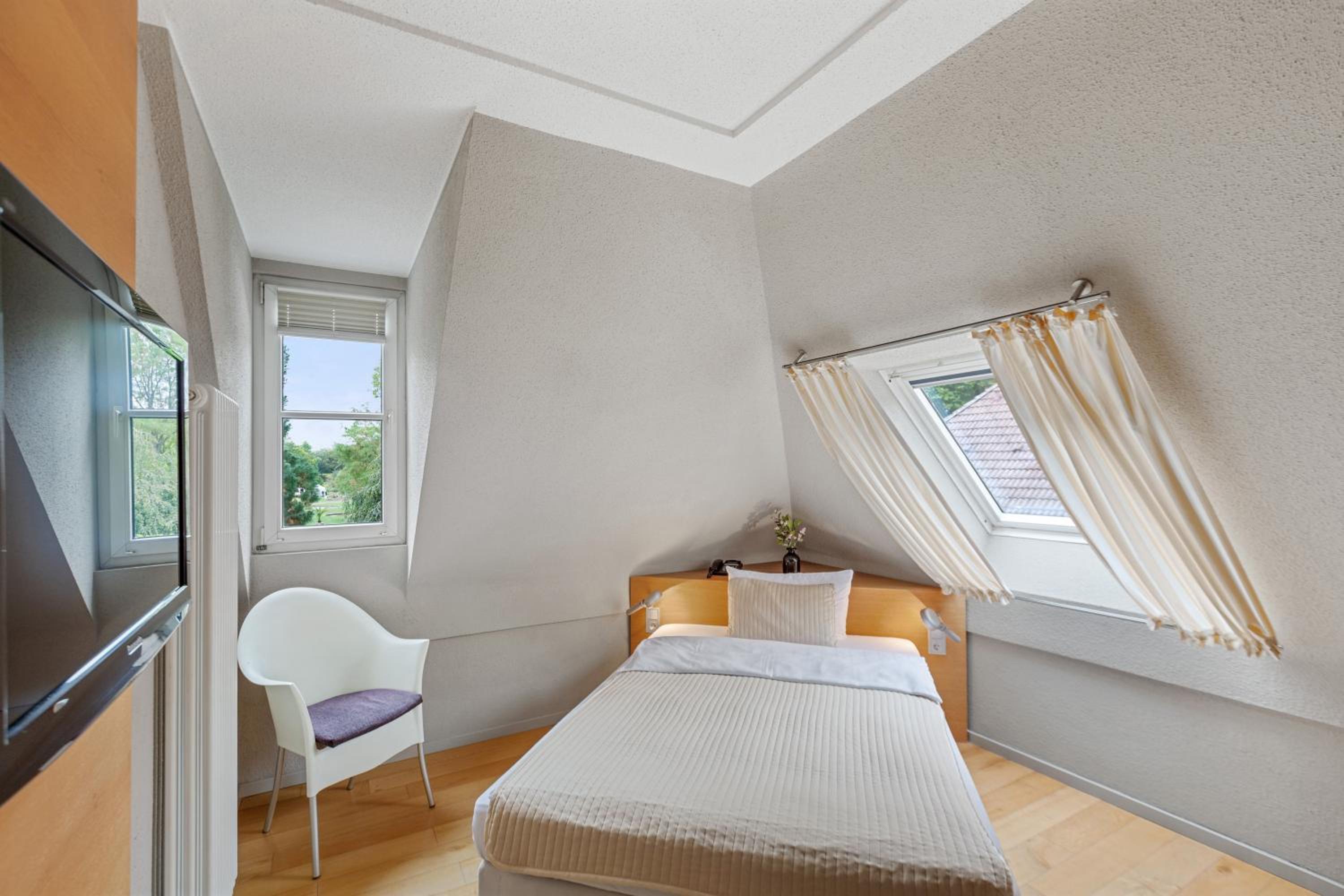 Economy Single Room