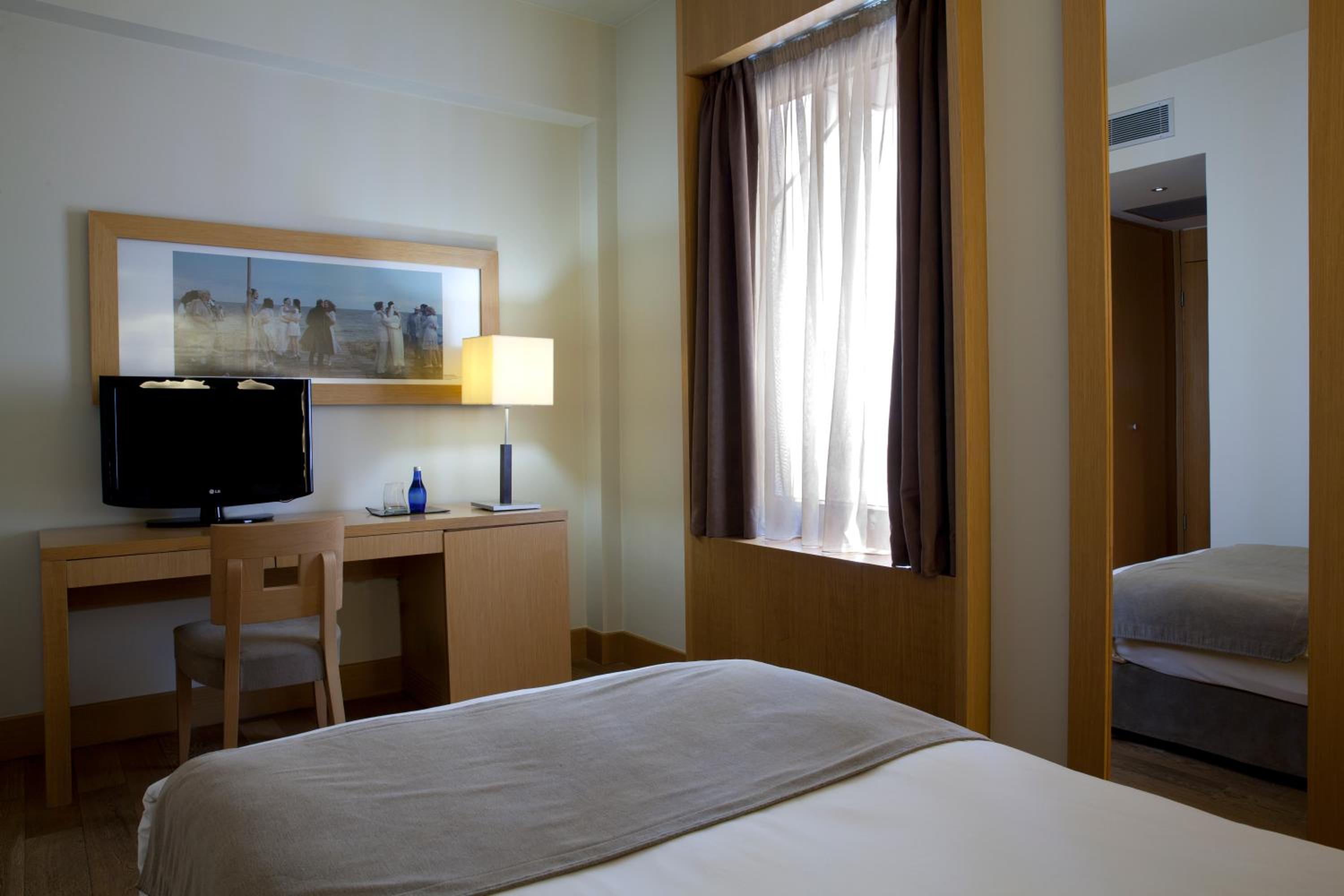 Standard Single Room - Photo 2