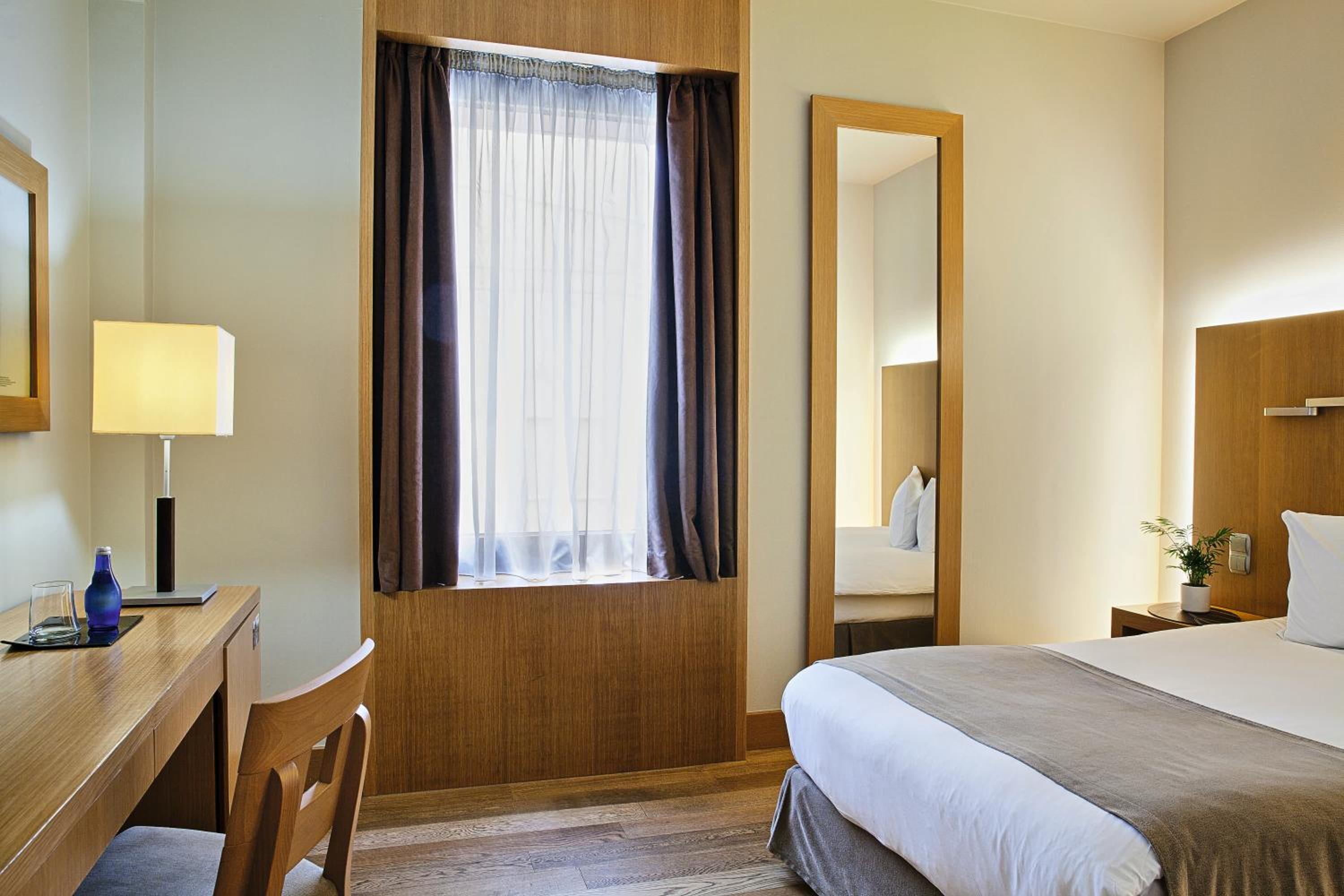 Standard Double Room Mobility Accessible - Photo 2