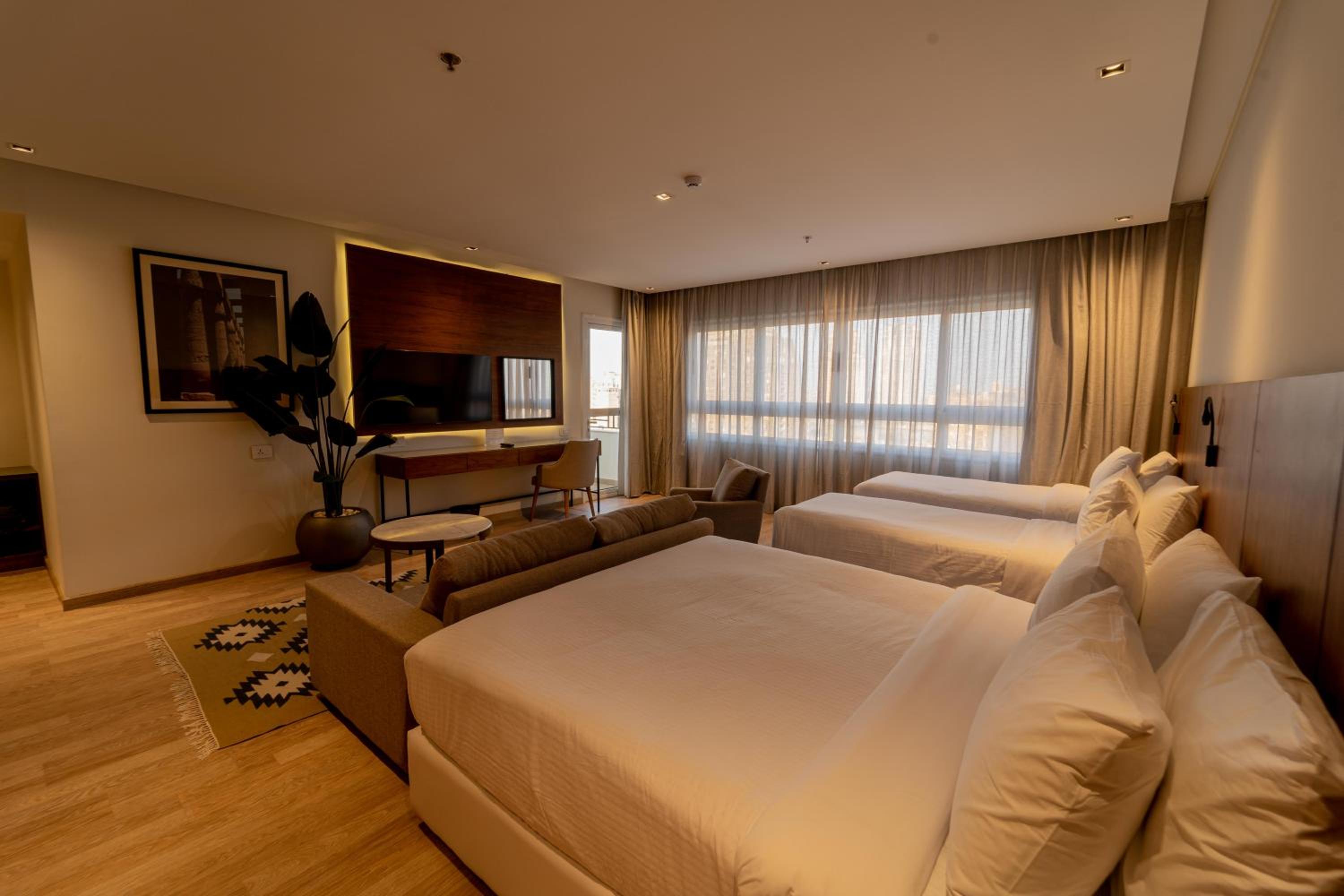 Deluxe Family Room