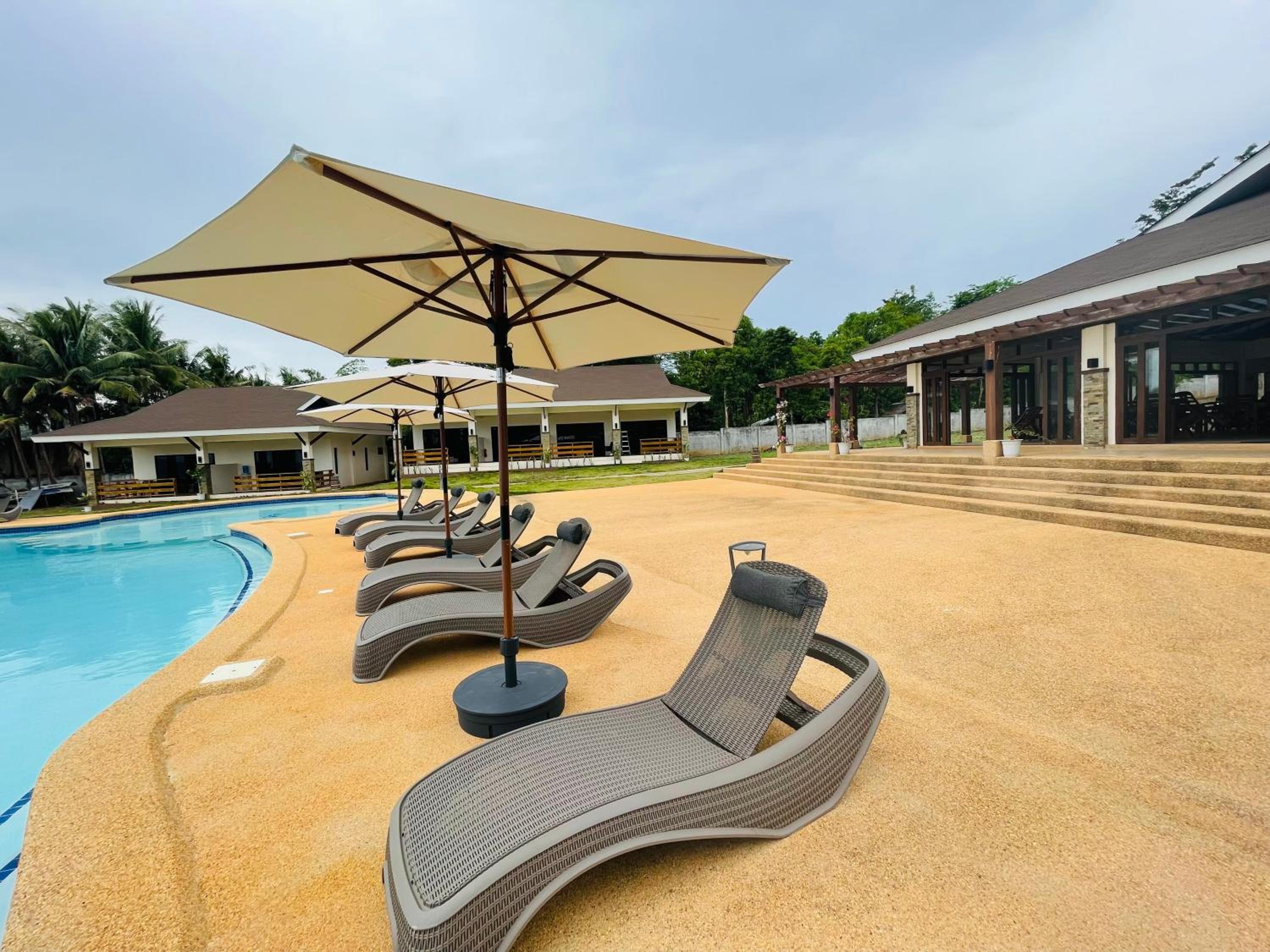 Deluxe Double or Twin Room with Pool View - Photo 4