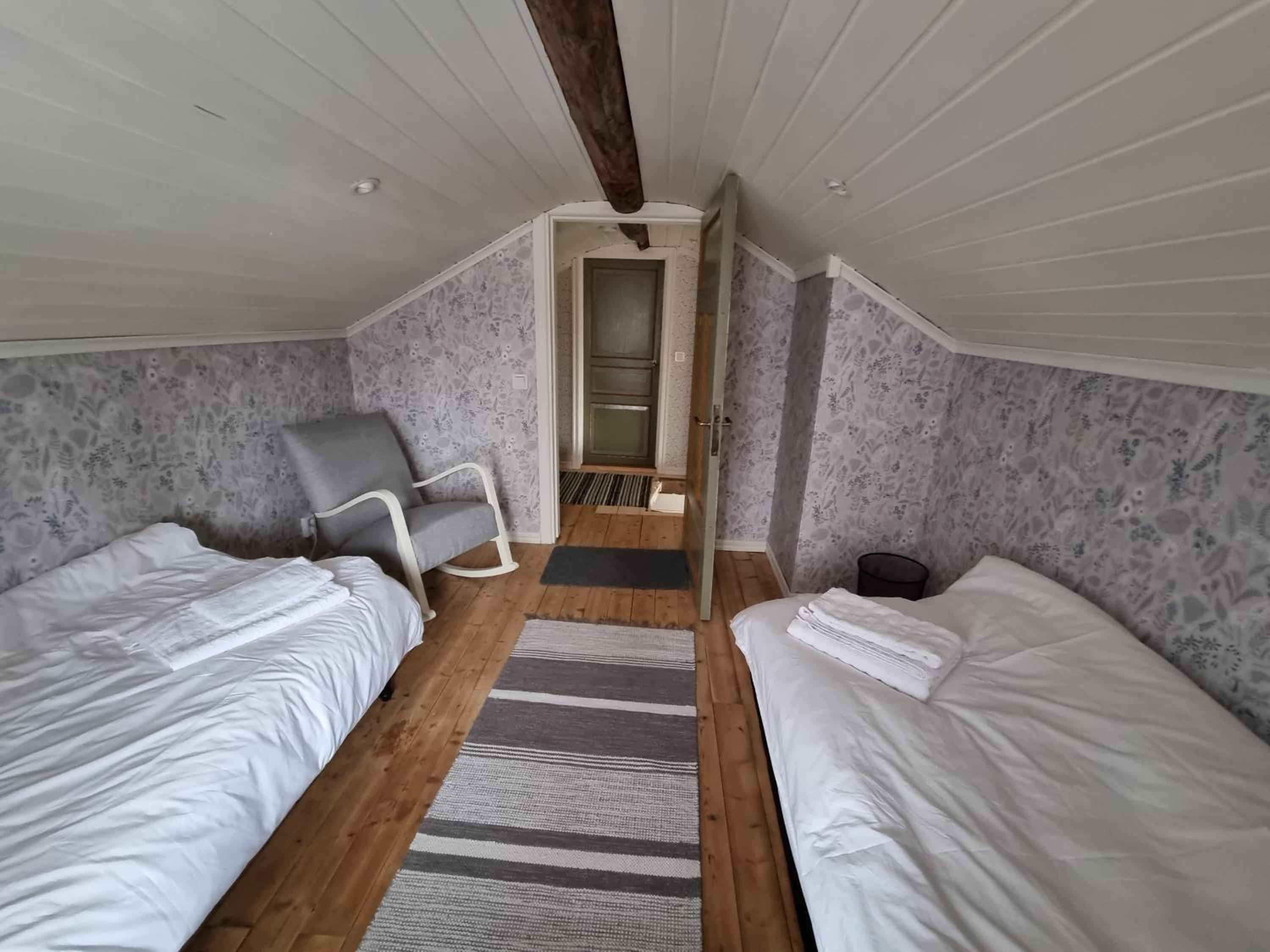 Twin Room with Shared Bathroom photo 3