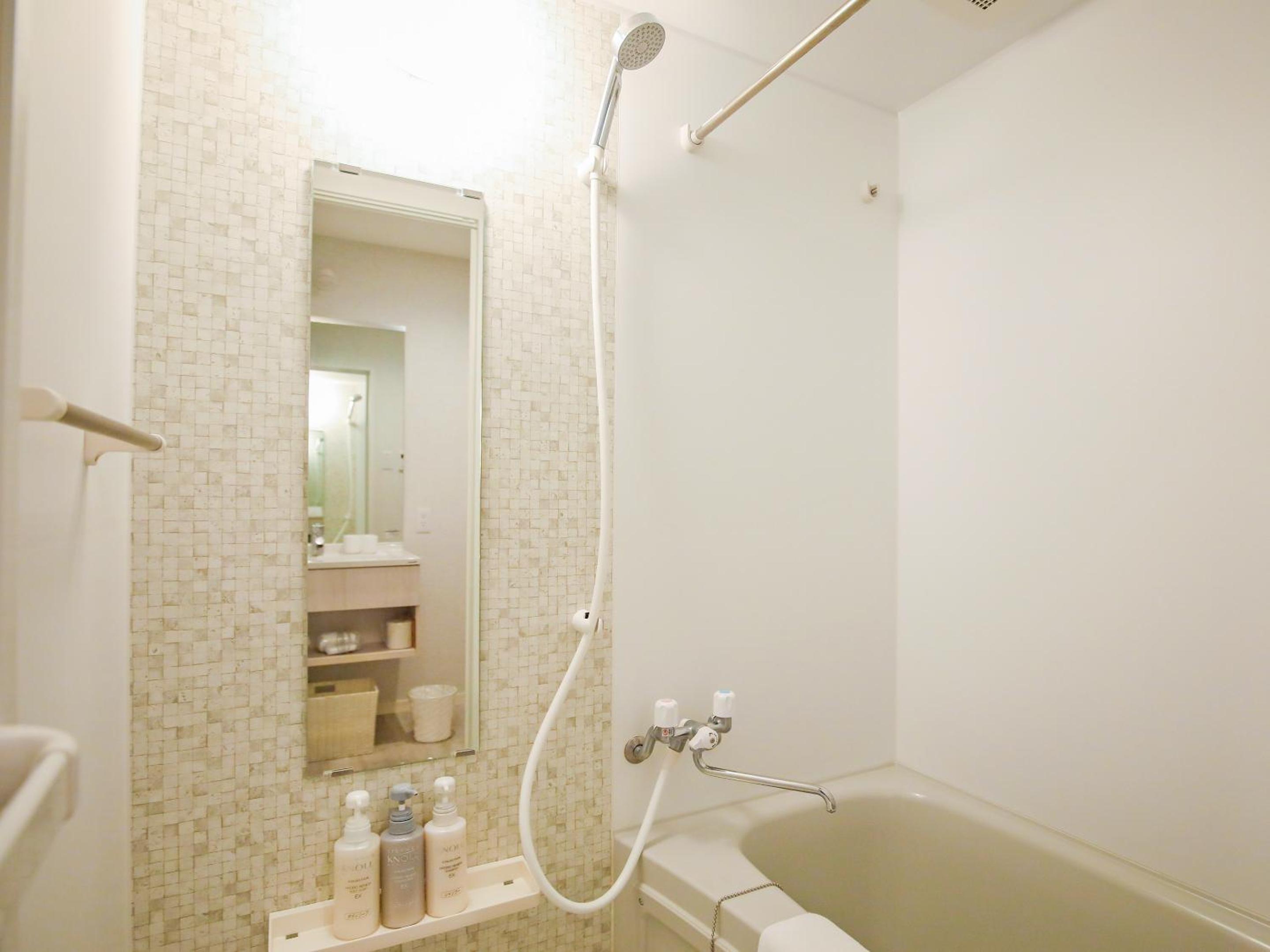 Twin Room - Non-Smoking photo 3