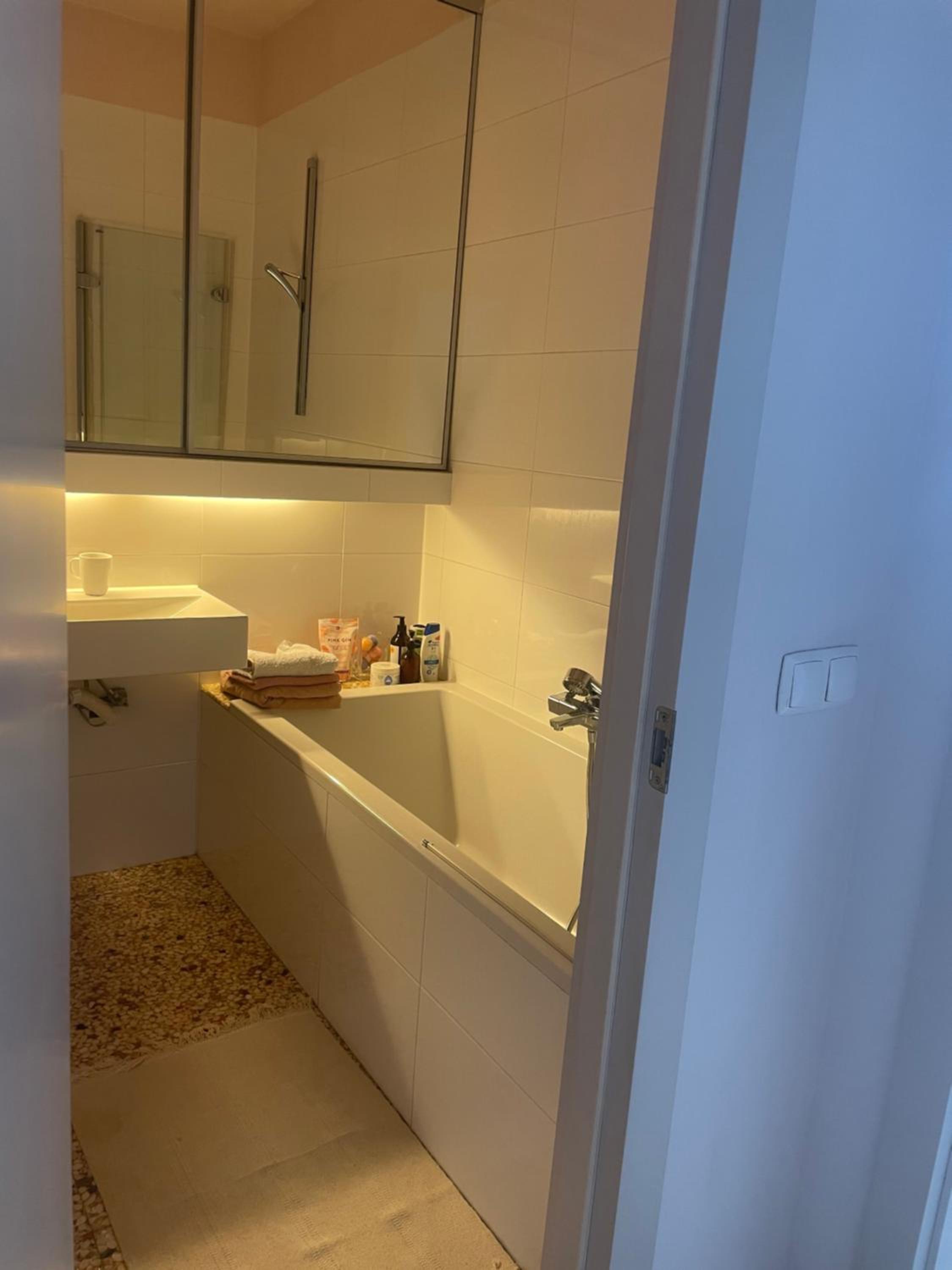 One-Bedroom Apartment - Photo 9