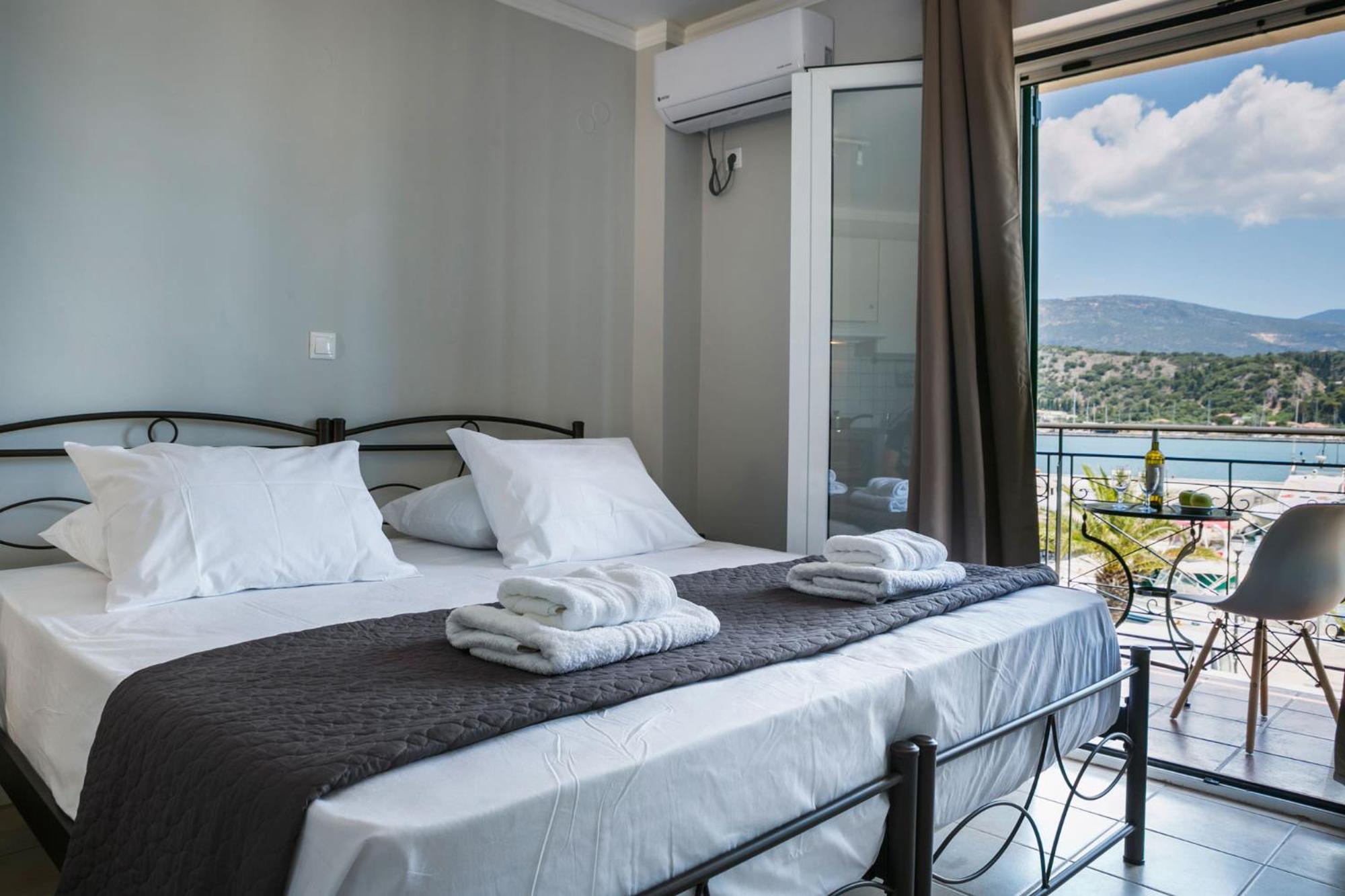 Deluxe Double Room with Sea View photo 3