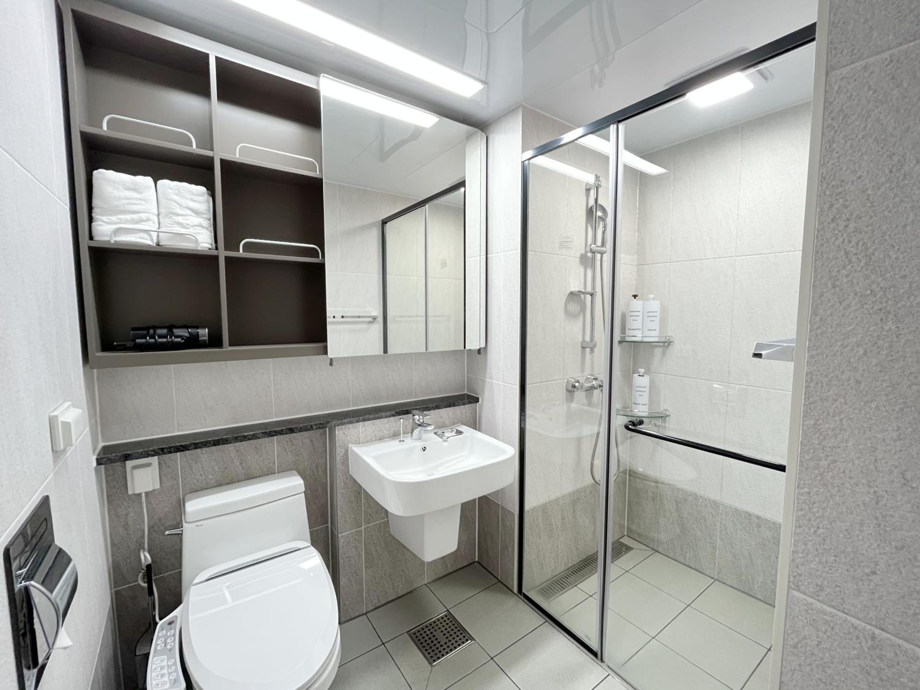 Double Room with Balcony - Photo 3