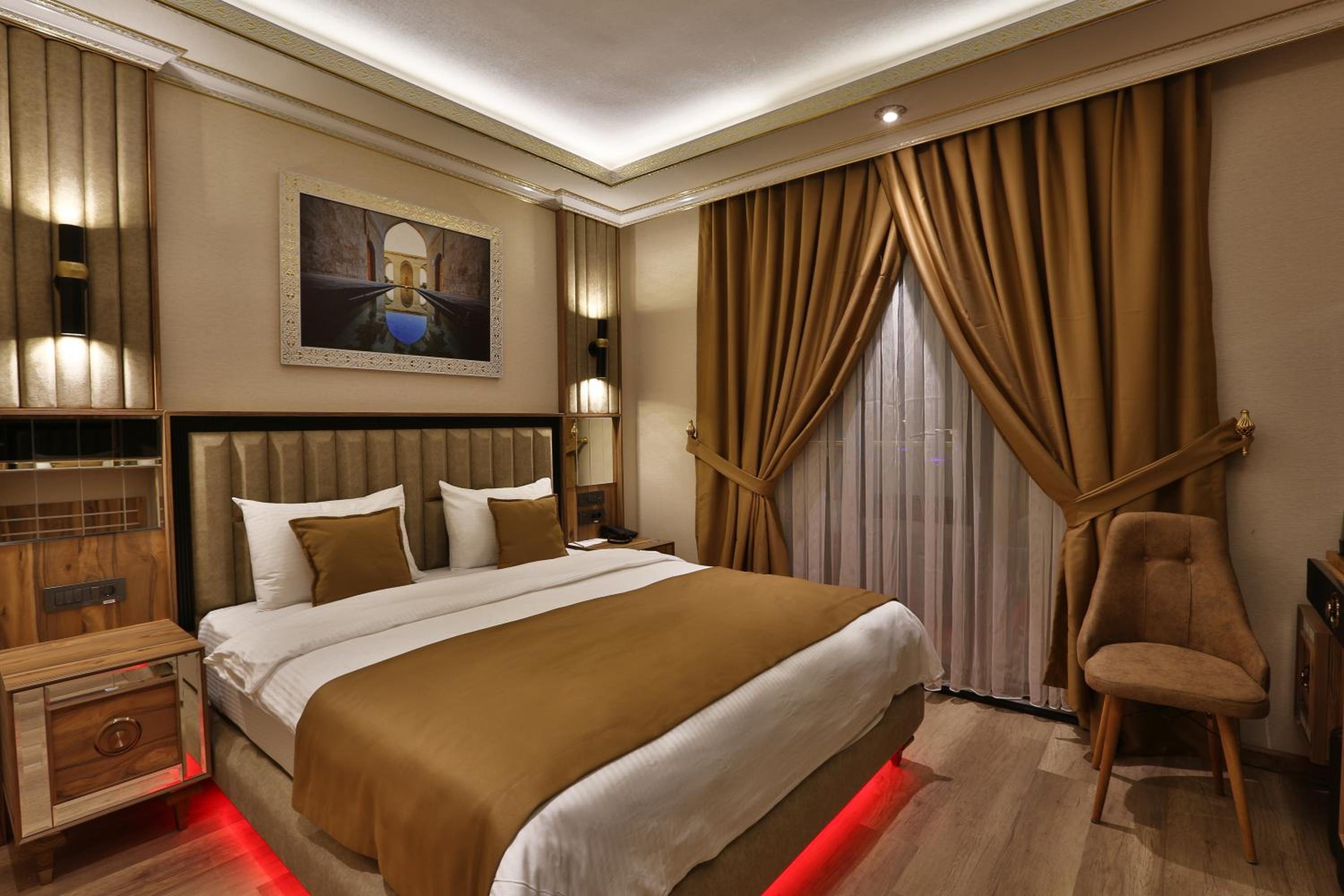 Deluxe Room - Photo 3