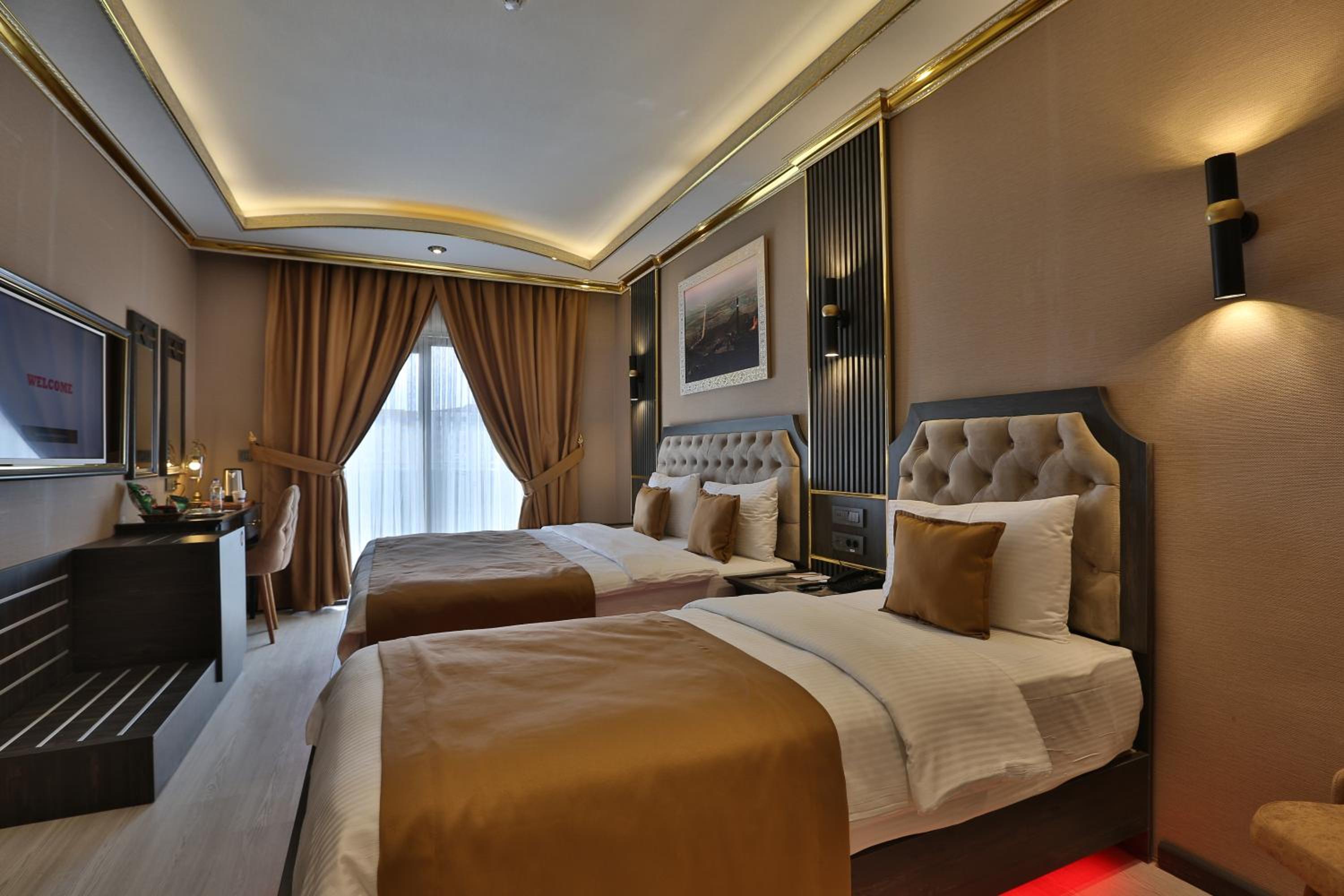 Deluxe Room - Photo 5