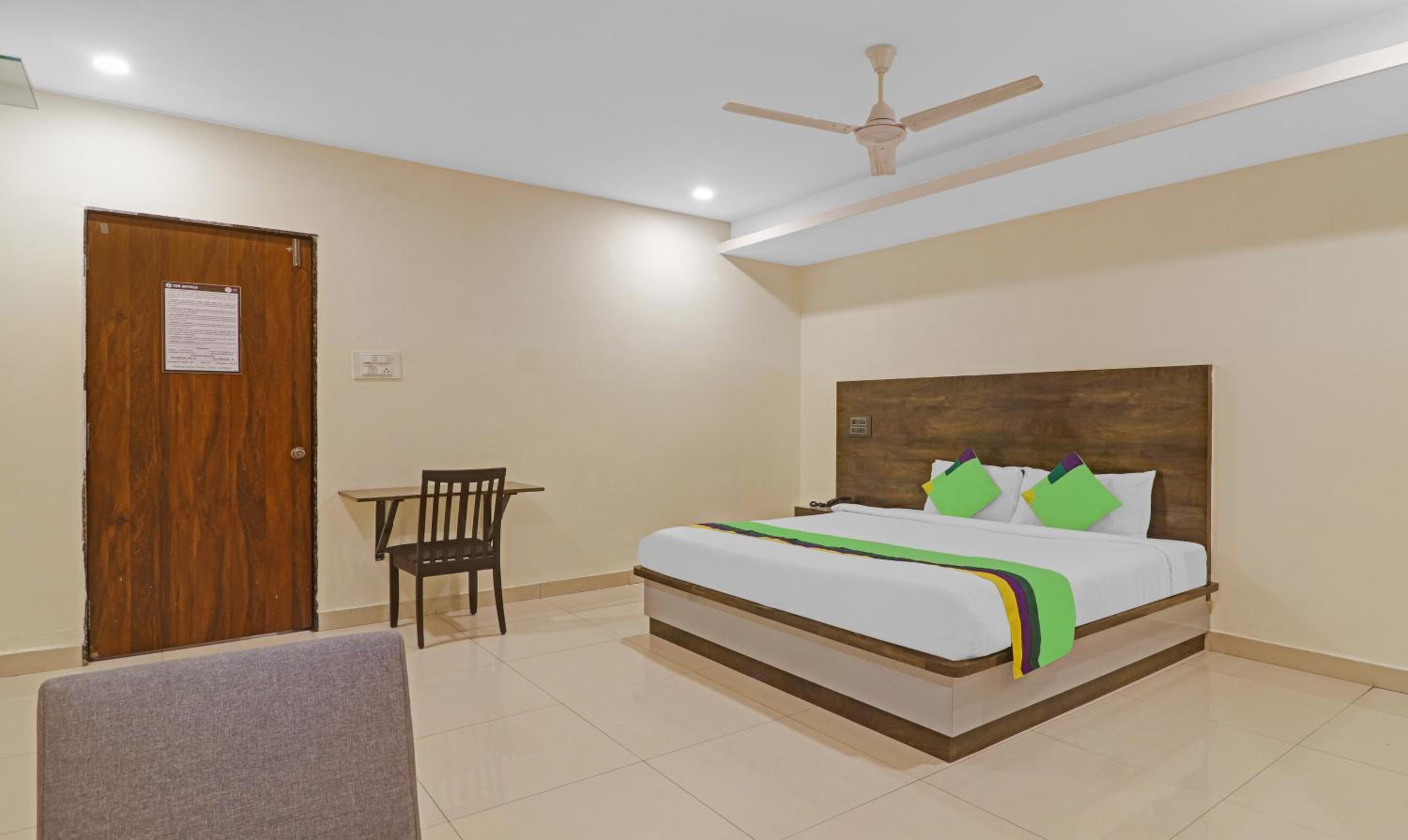 Spacious Premium Room photo 1