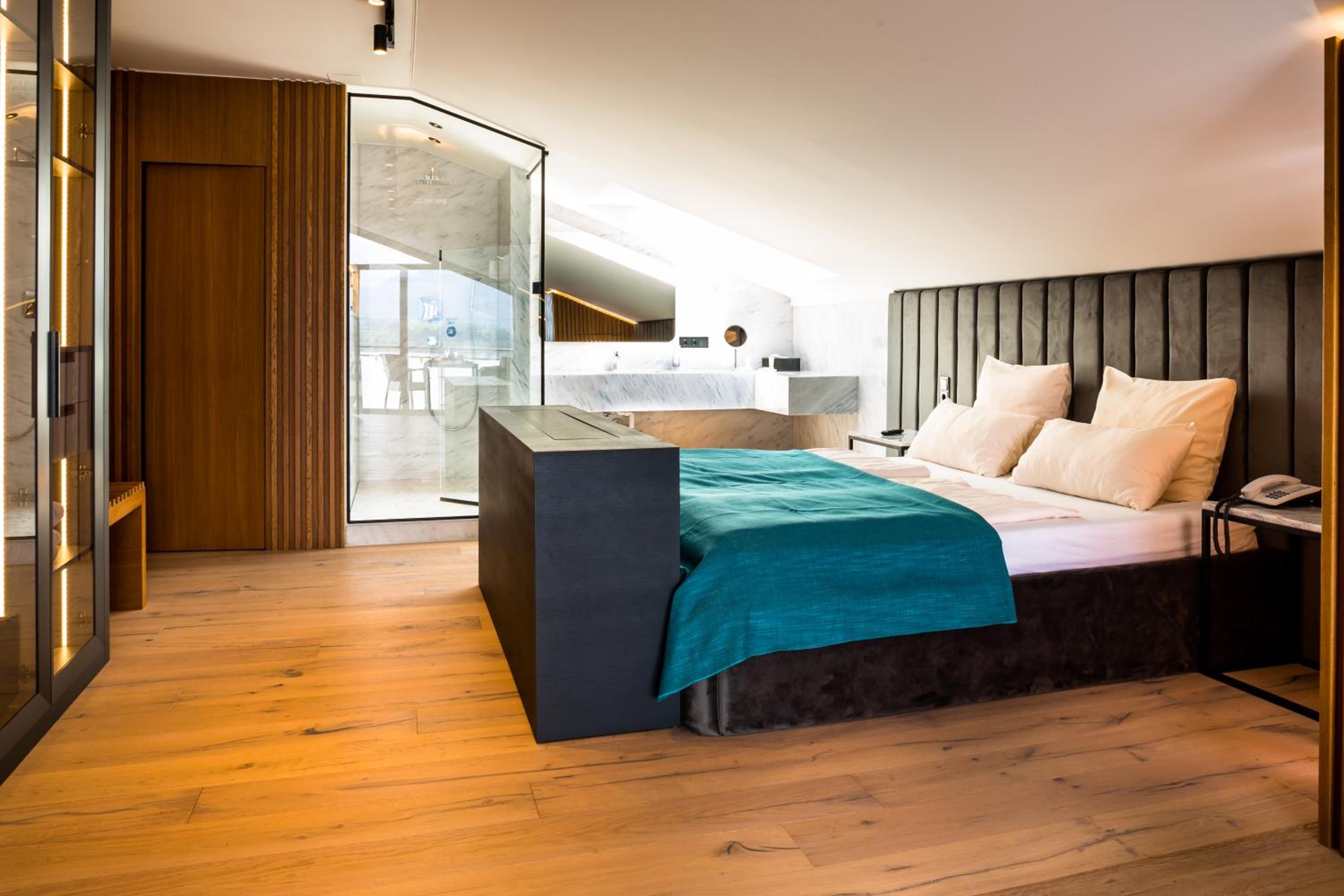 Suite - Photo 4