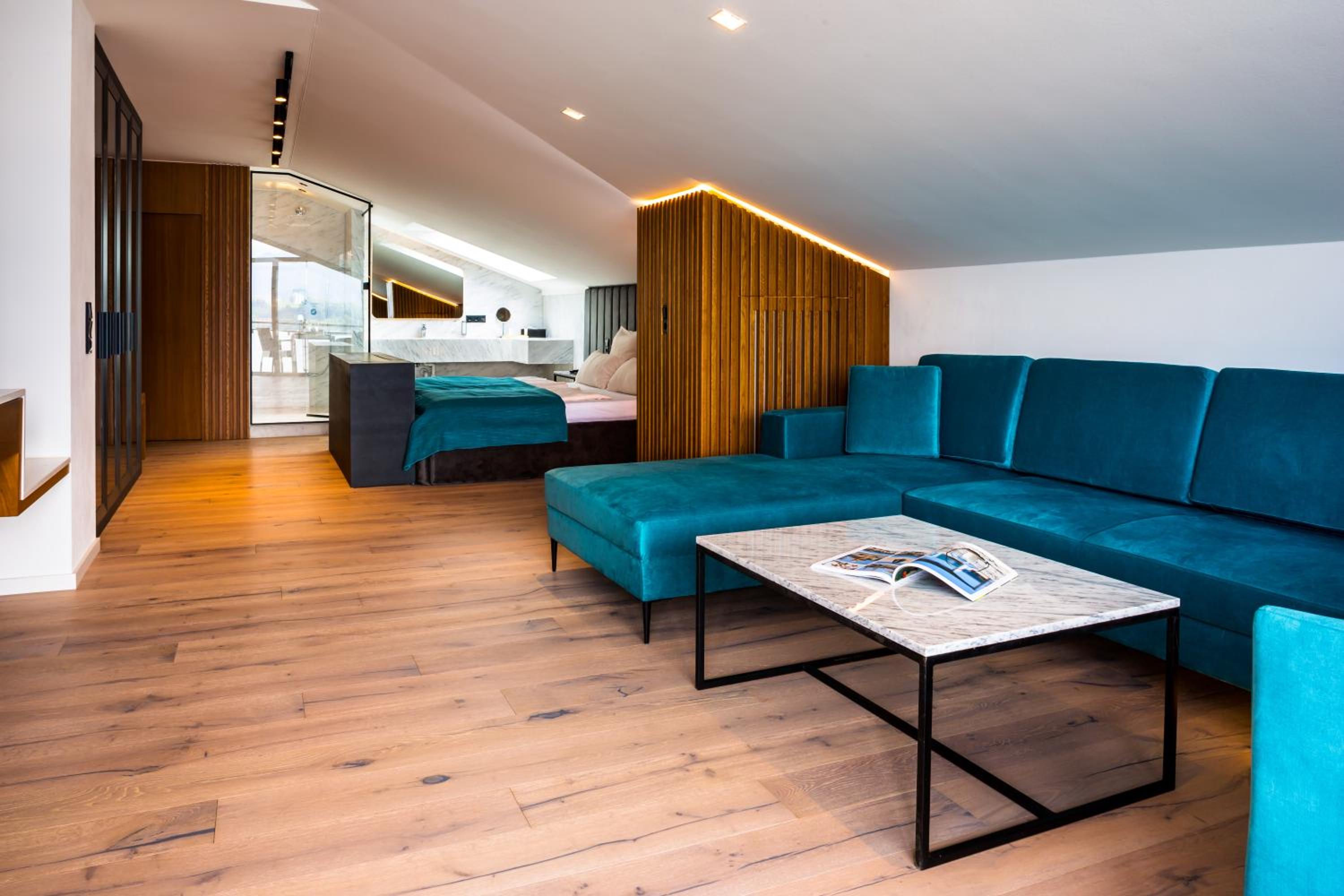 Suite - Photo 3