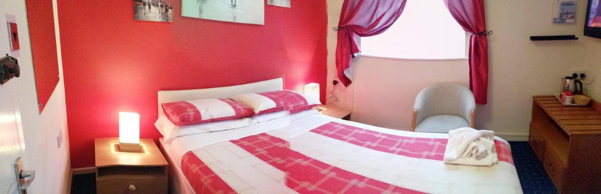 Double Room with Two Double Beds - Smoking