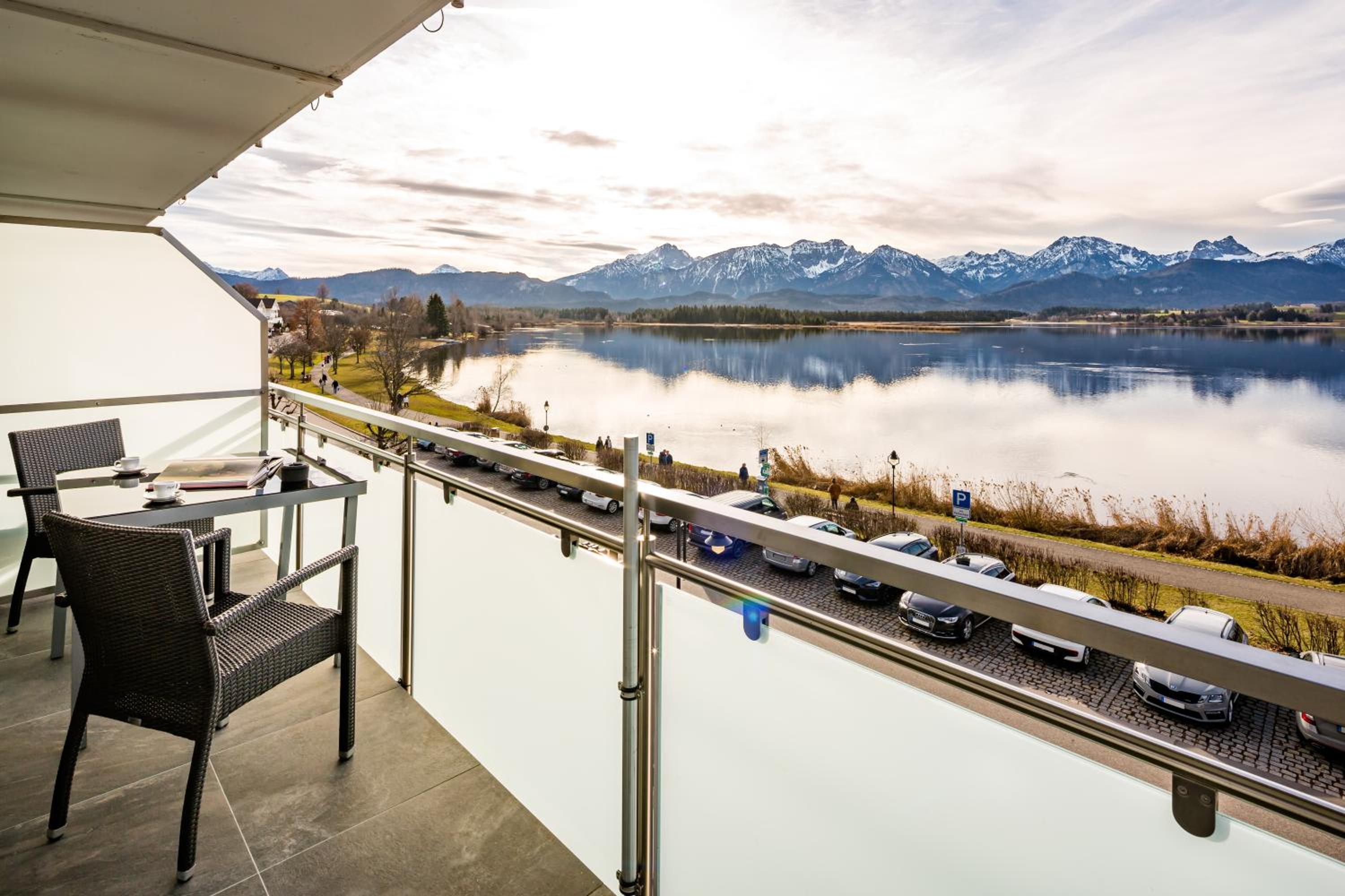 Double Room with Lake View - Photo 5