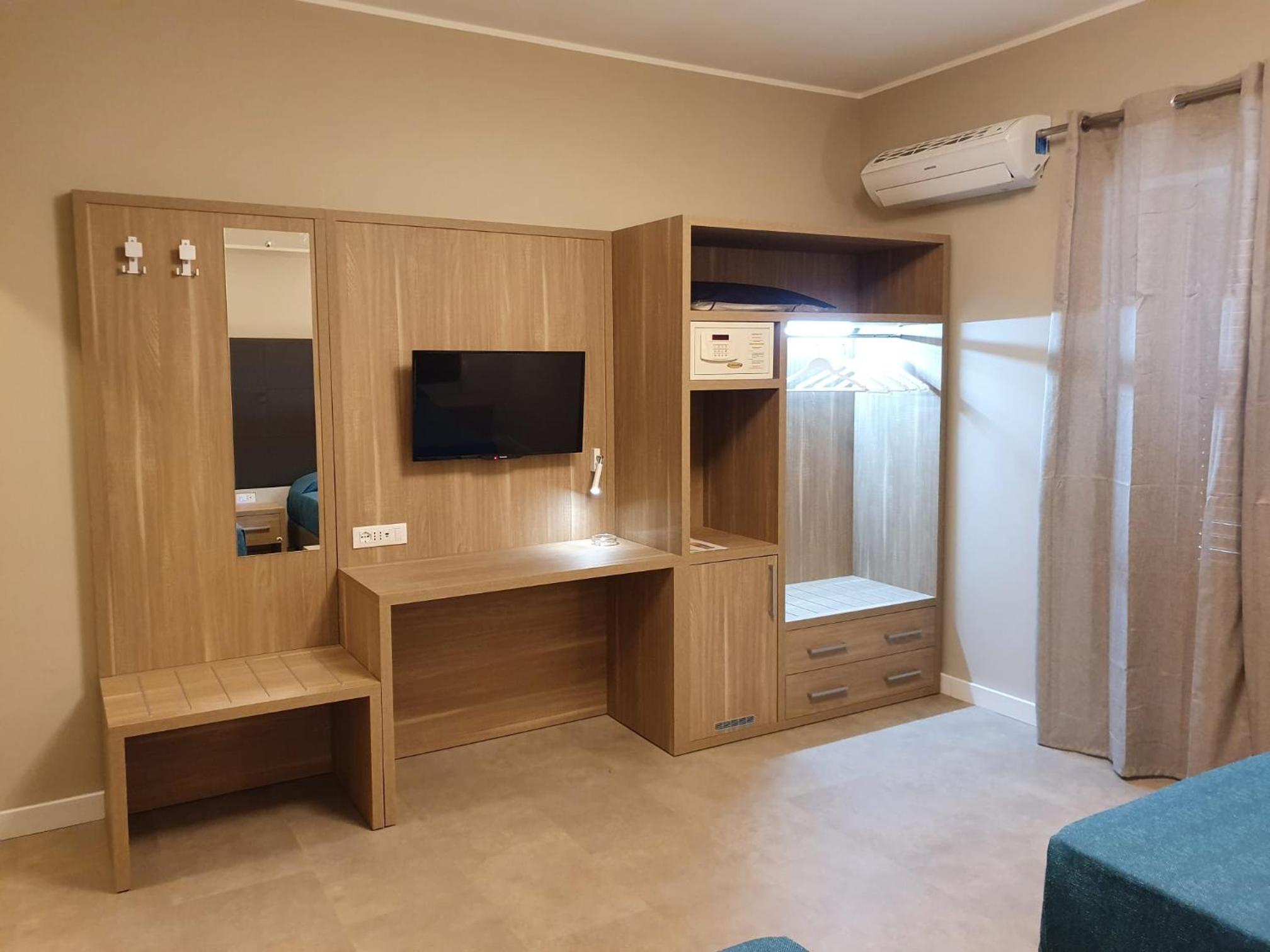 Classic Double or Twin Room - Photo 10