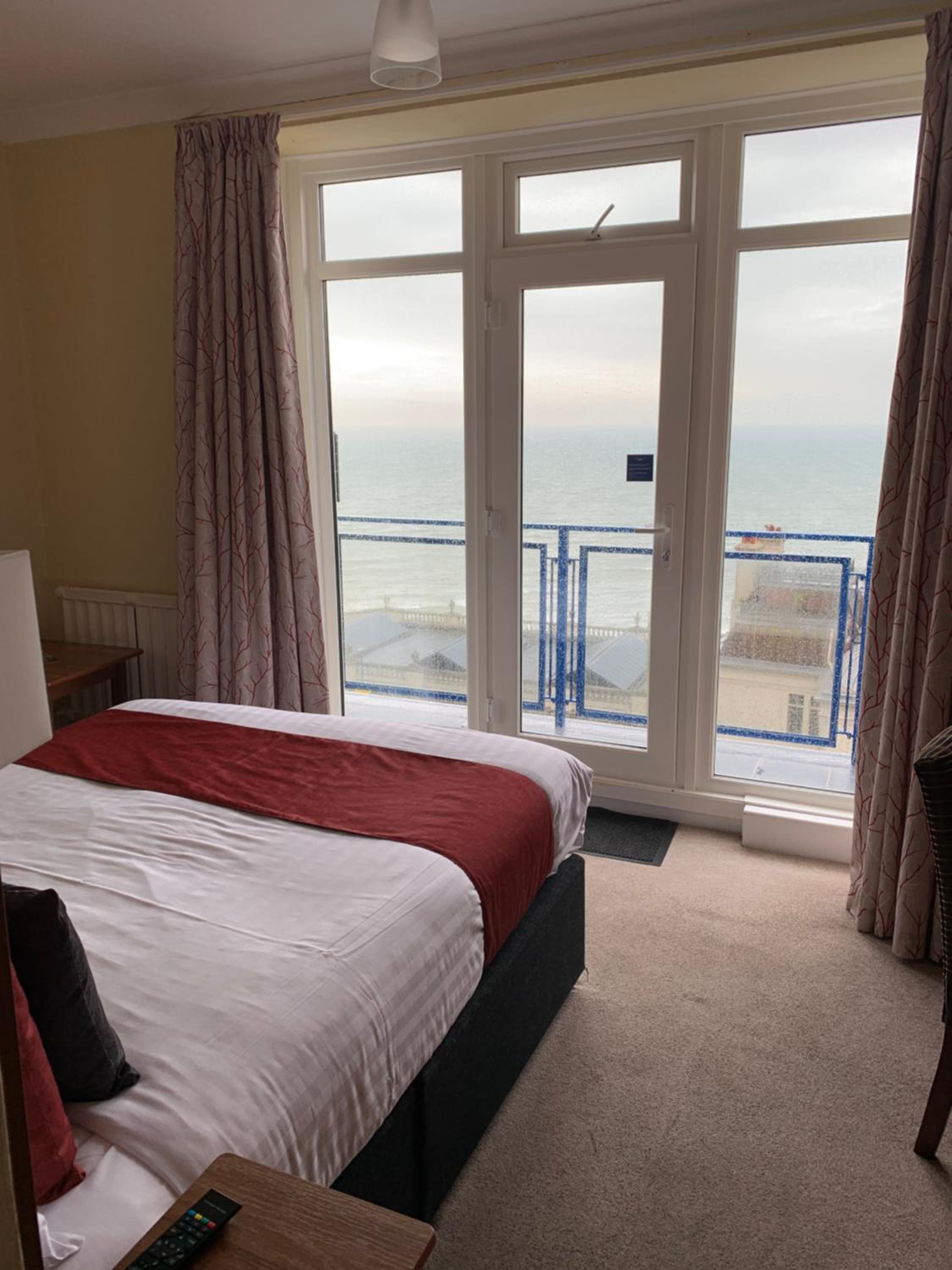 Double Room with Sea View and Balcony - No Dogs - Photo 6