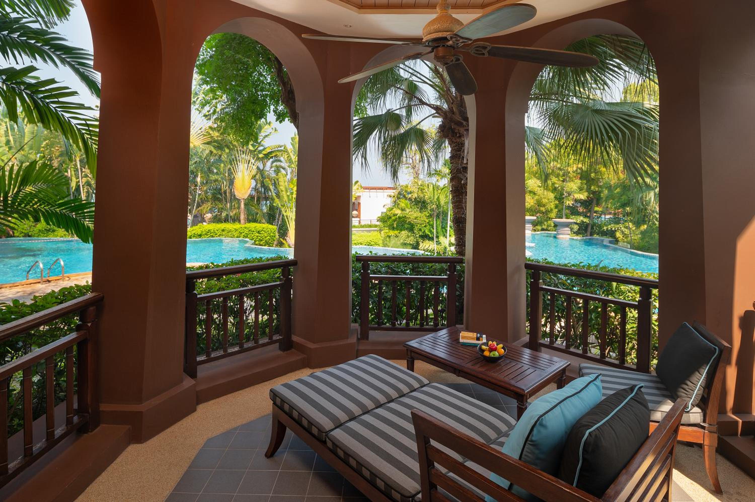 Queen Junior Suite with Pool - Club Lounge Access photo 2