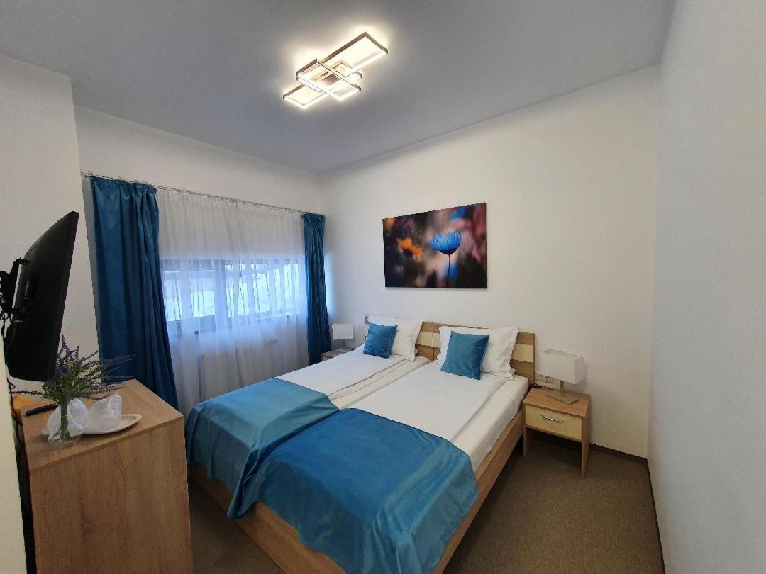 Twin Room - Photo 18