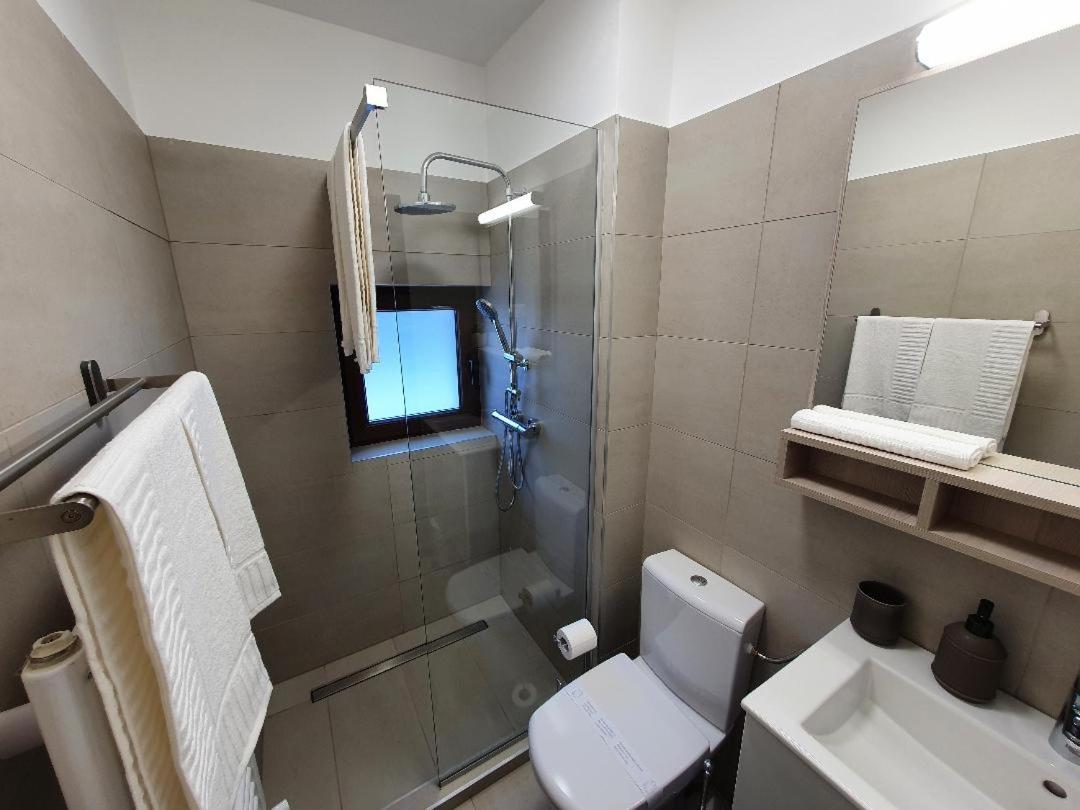 Twin Room - Photo 16