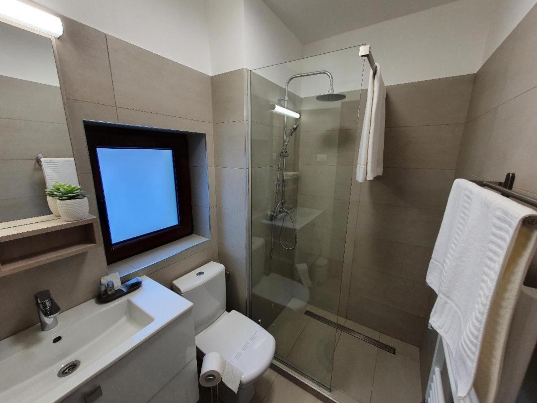 Twin Room - Photo 14