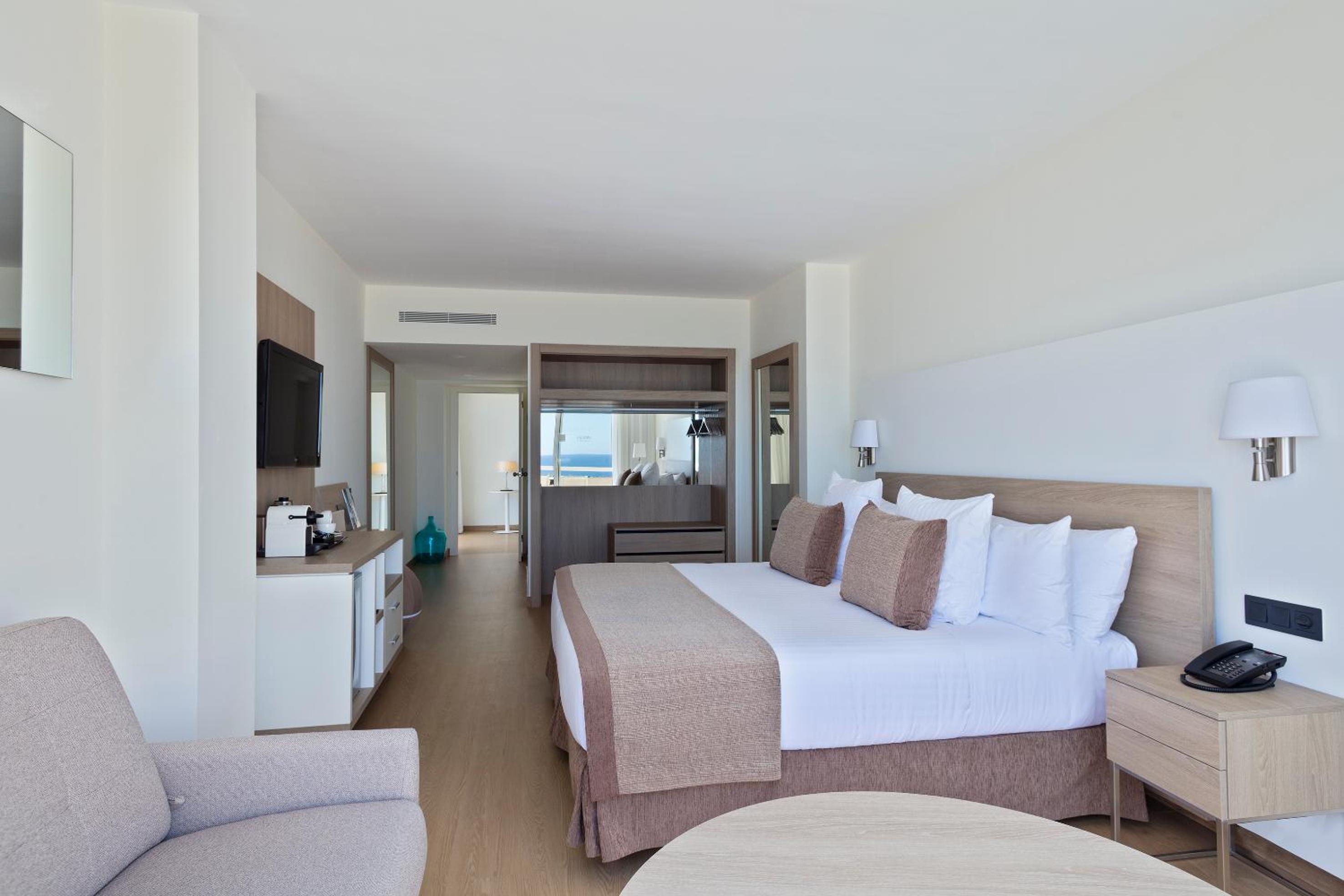Junior Family Suite (2 Adults + 2 Children) - Photo 7