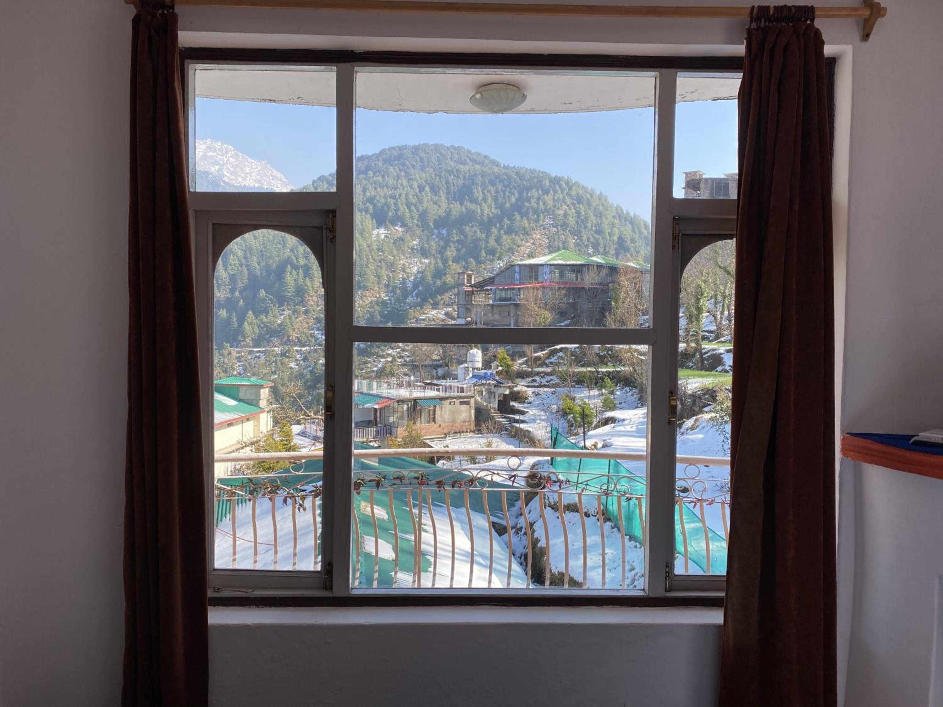 Deluxe Double Room (2 Adults + 1 Child) - Photo 3