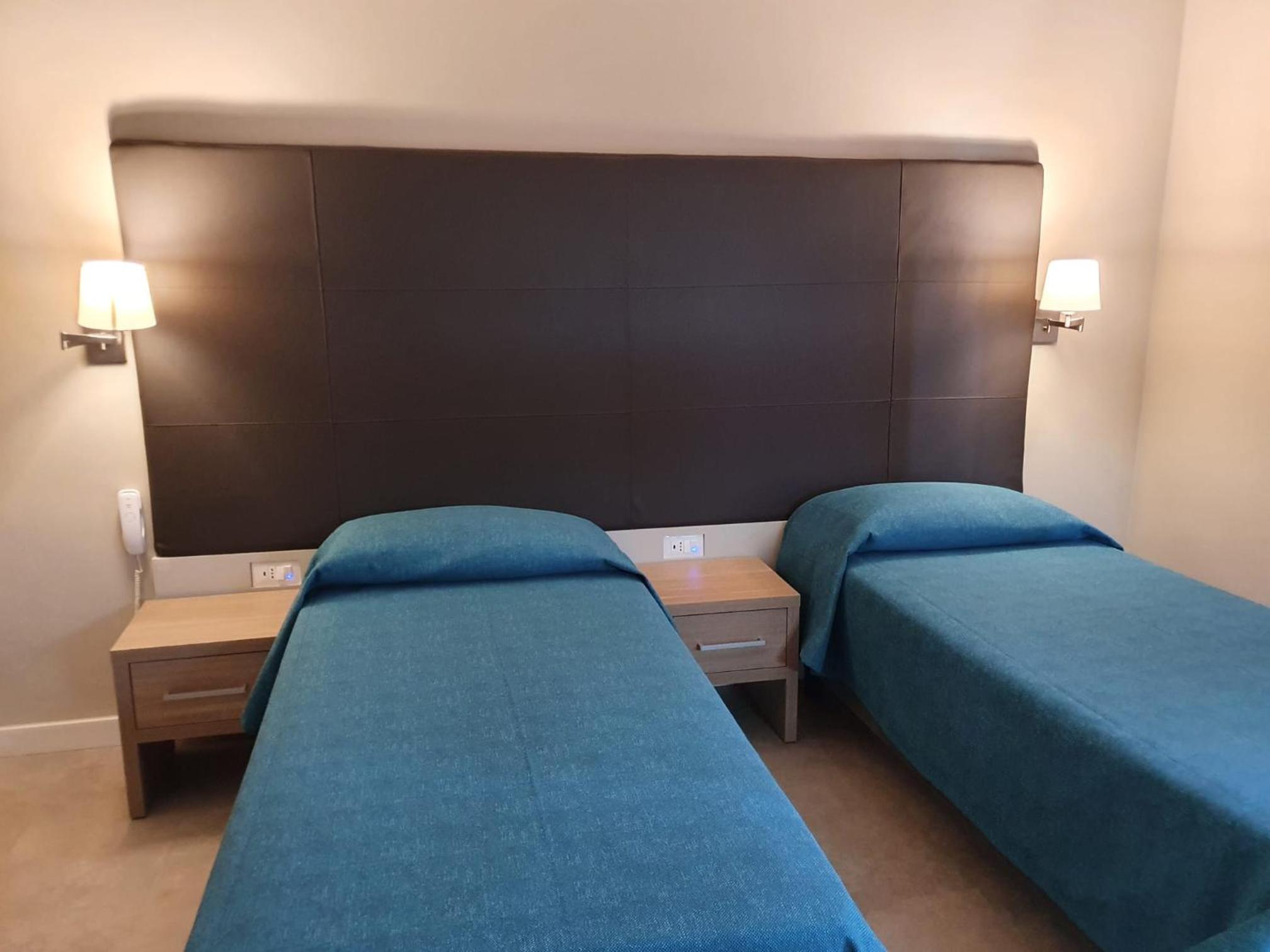 Classic Double or Twin Room - Photo 8