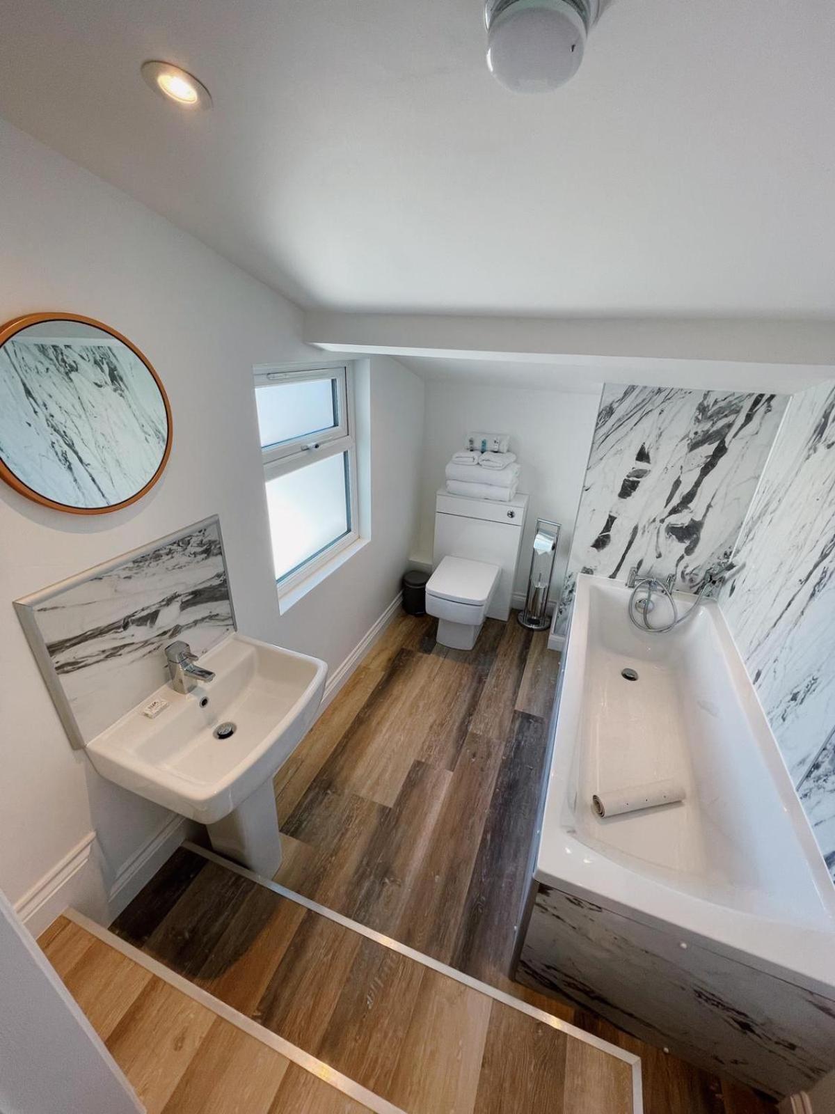 Two-Bedroom House - Photo 5