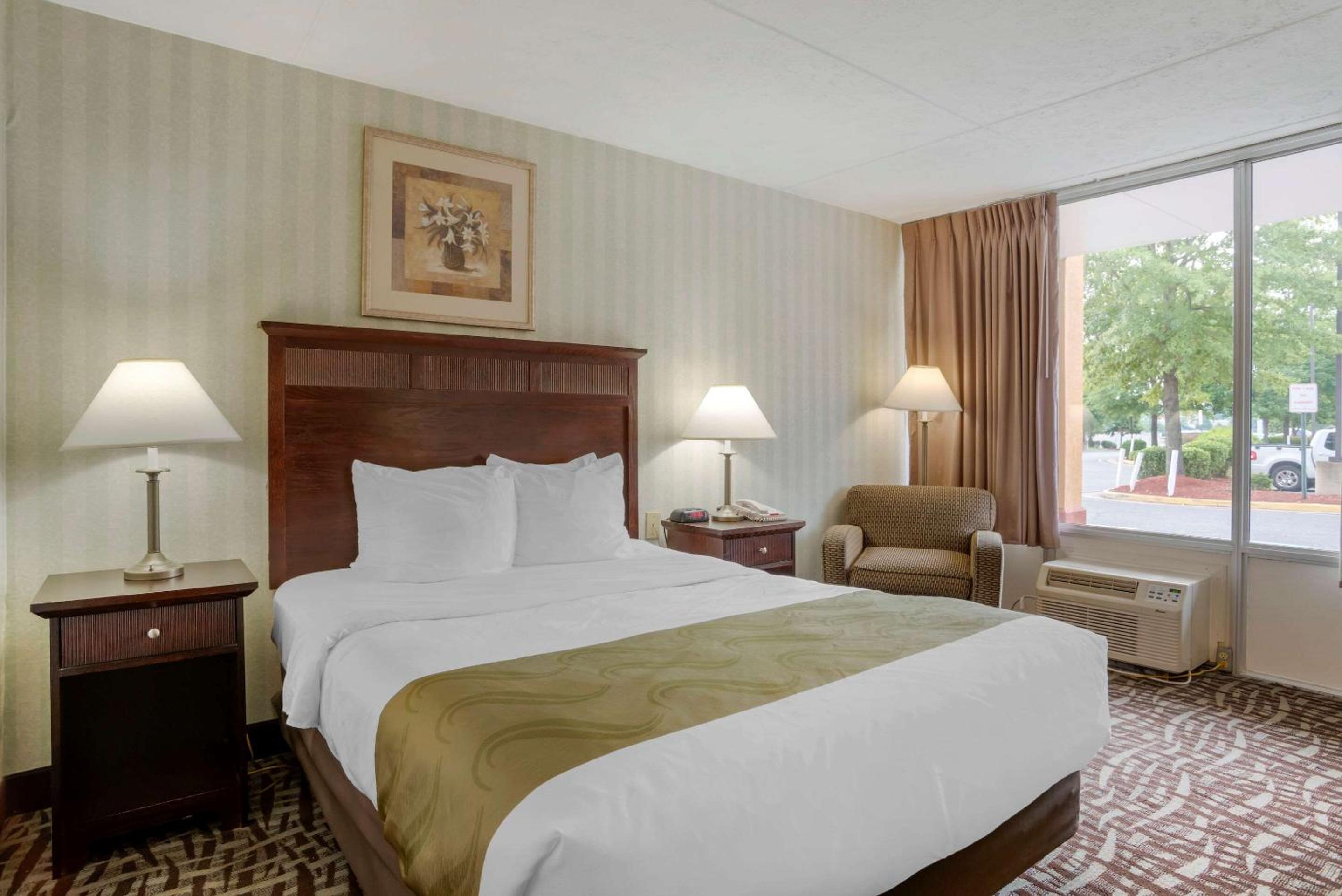 Queen Room - Photo 2