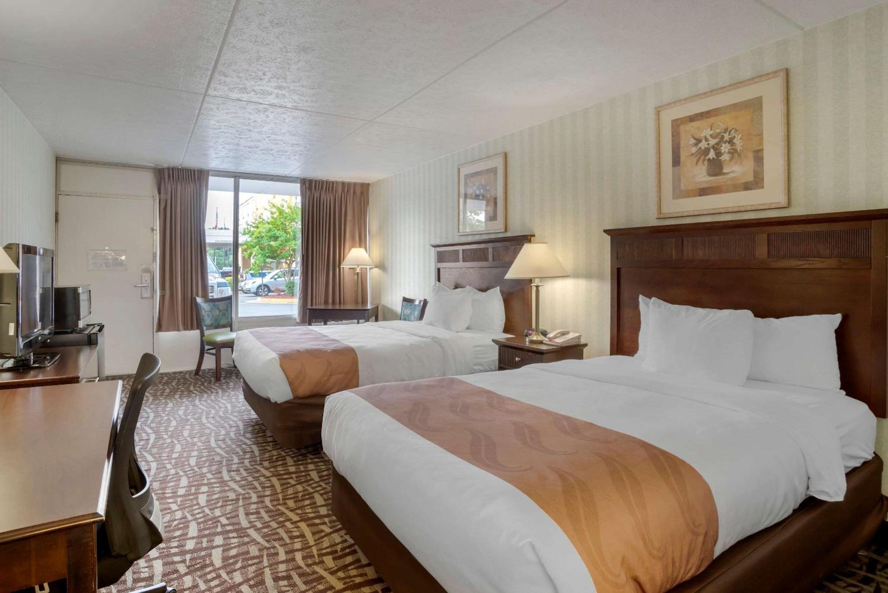 Double Room with Two Double Beds - Photo 4