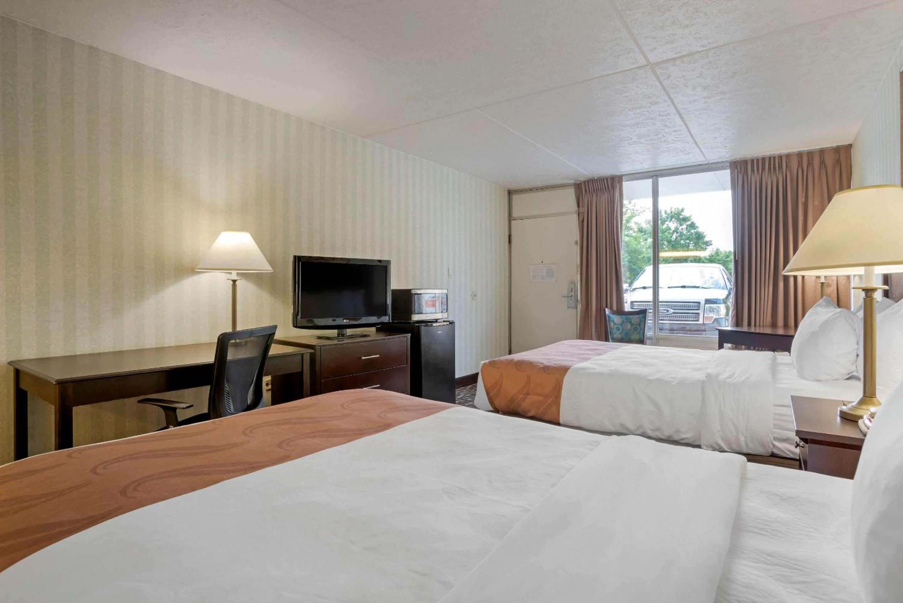 Double Room with Two Double Beds - Photo 5