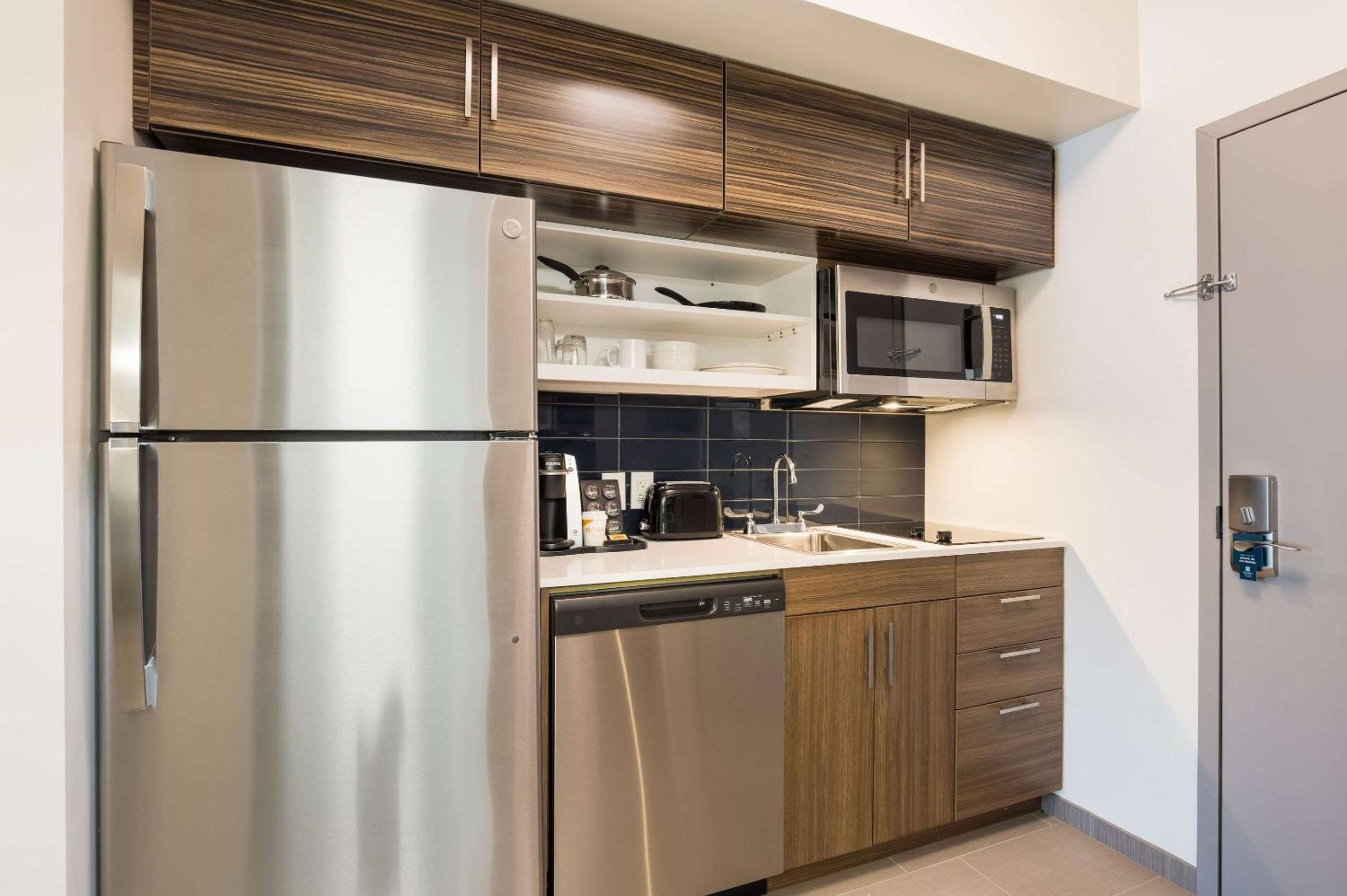 King Suite with Sofabed and Kitchenette - No Pets Allowed - Photo 5
