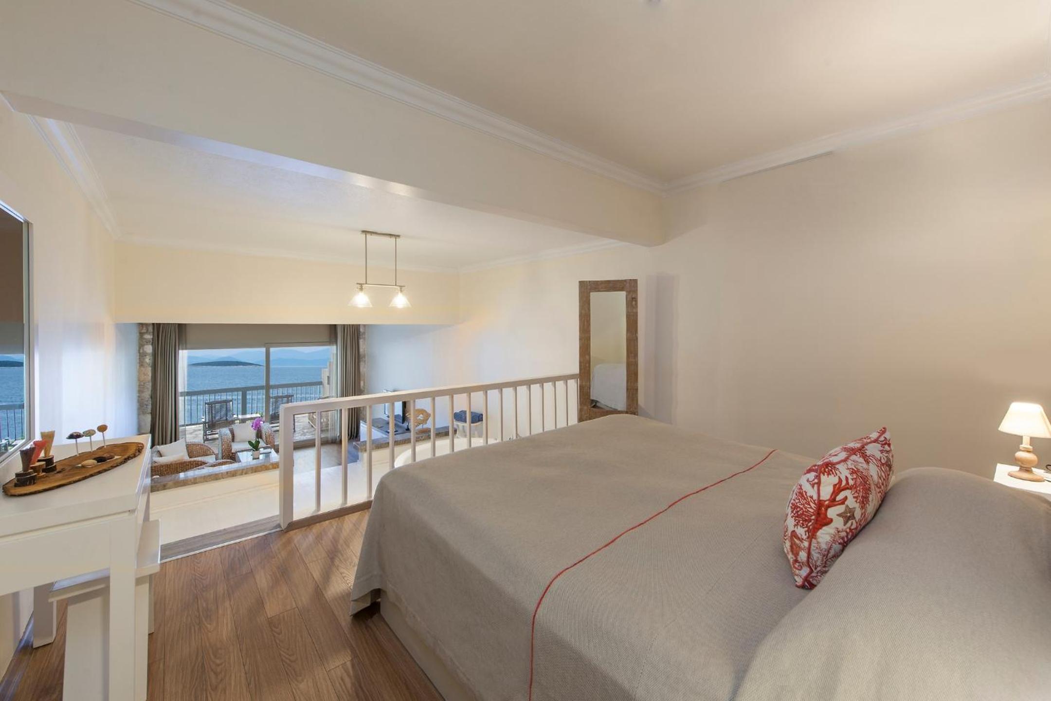 Superior One-Bedroom Suite - Photo 3