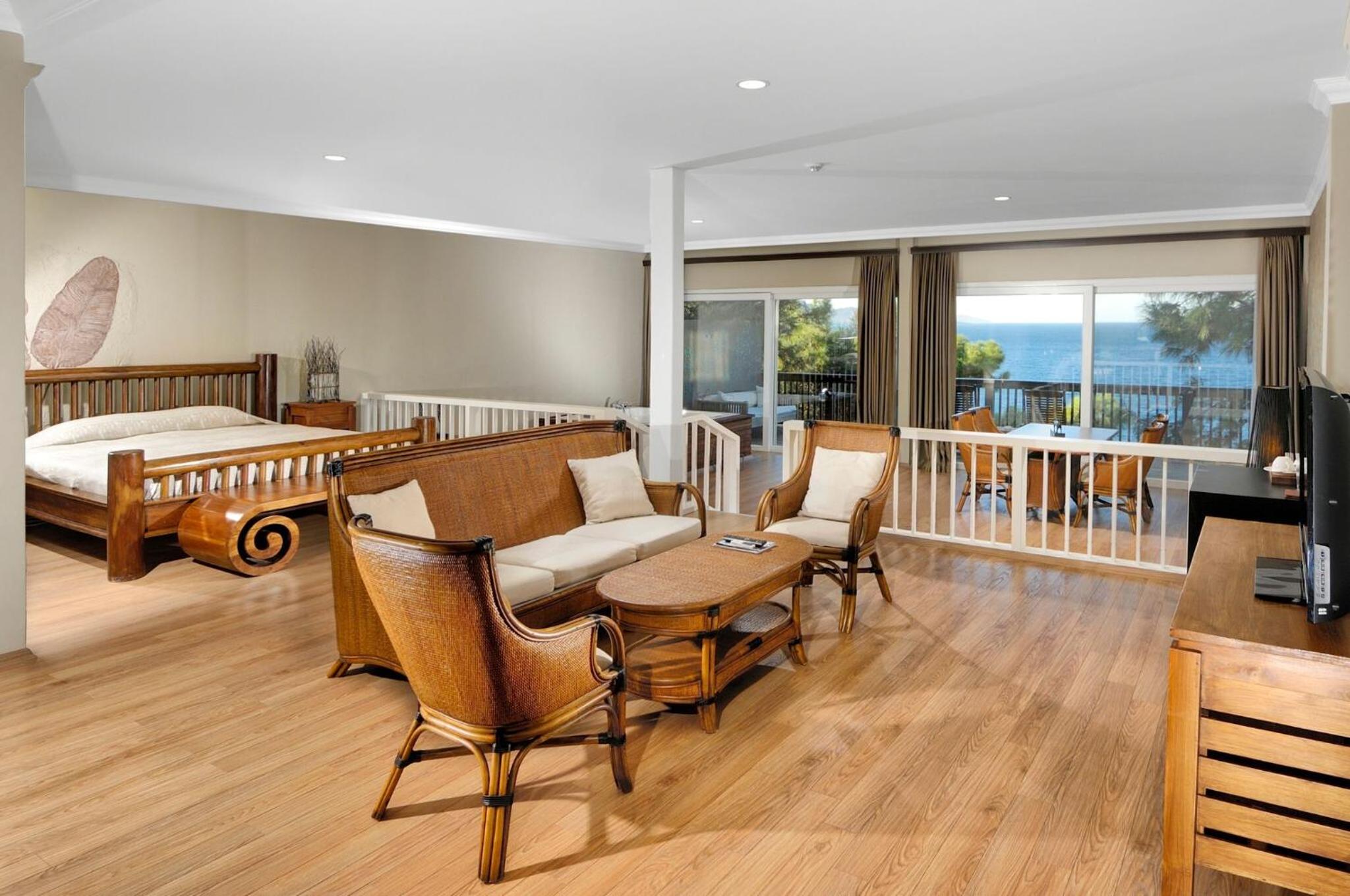 Junior Suite with Sea View - Photo 7