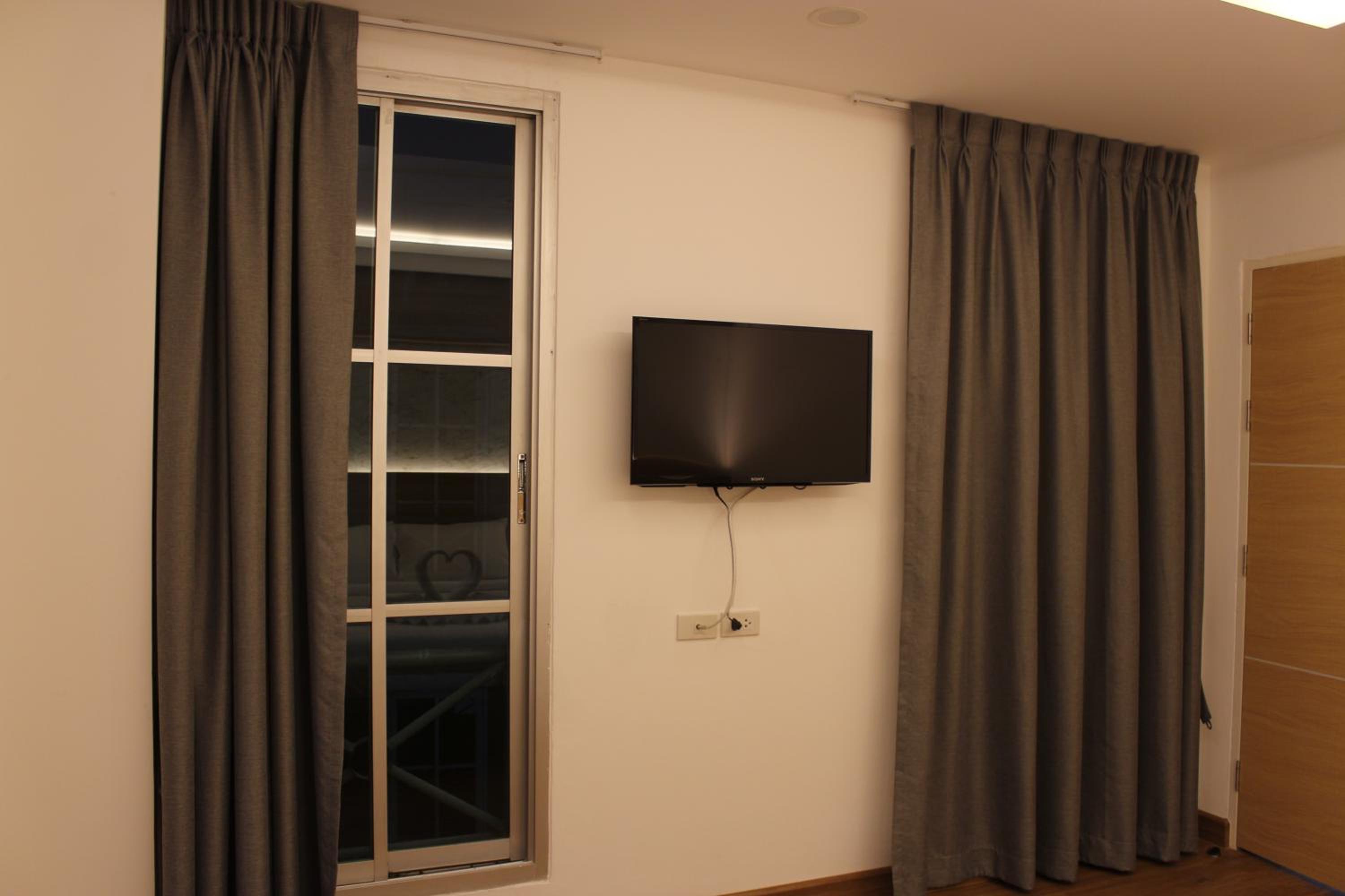Deluxe King Room photo 2