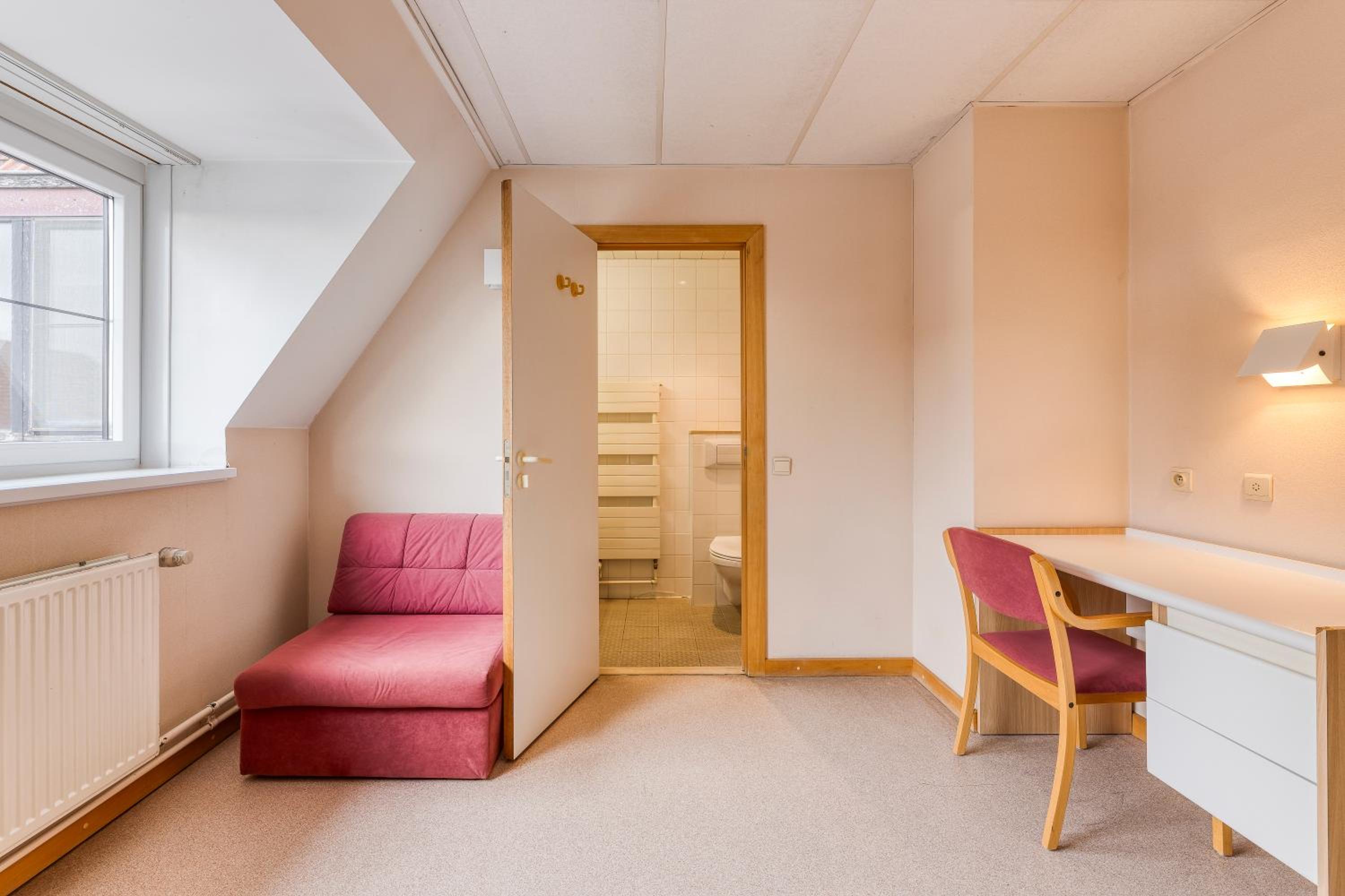 Budget Double Room photo 3