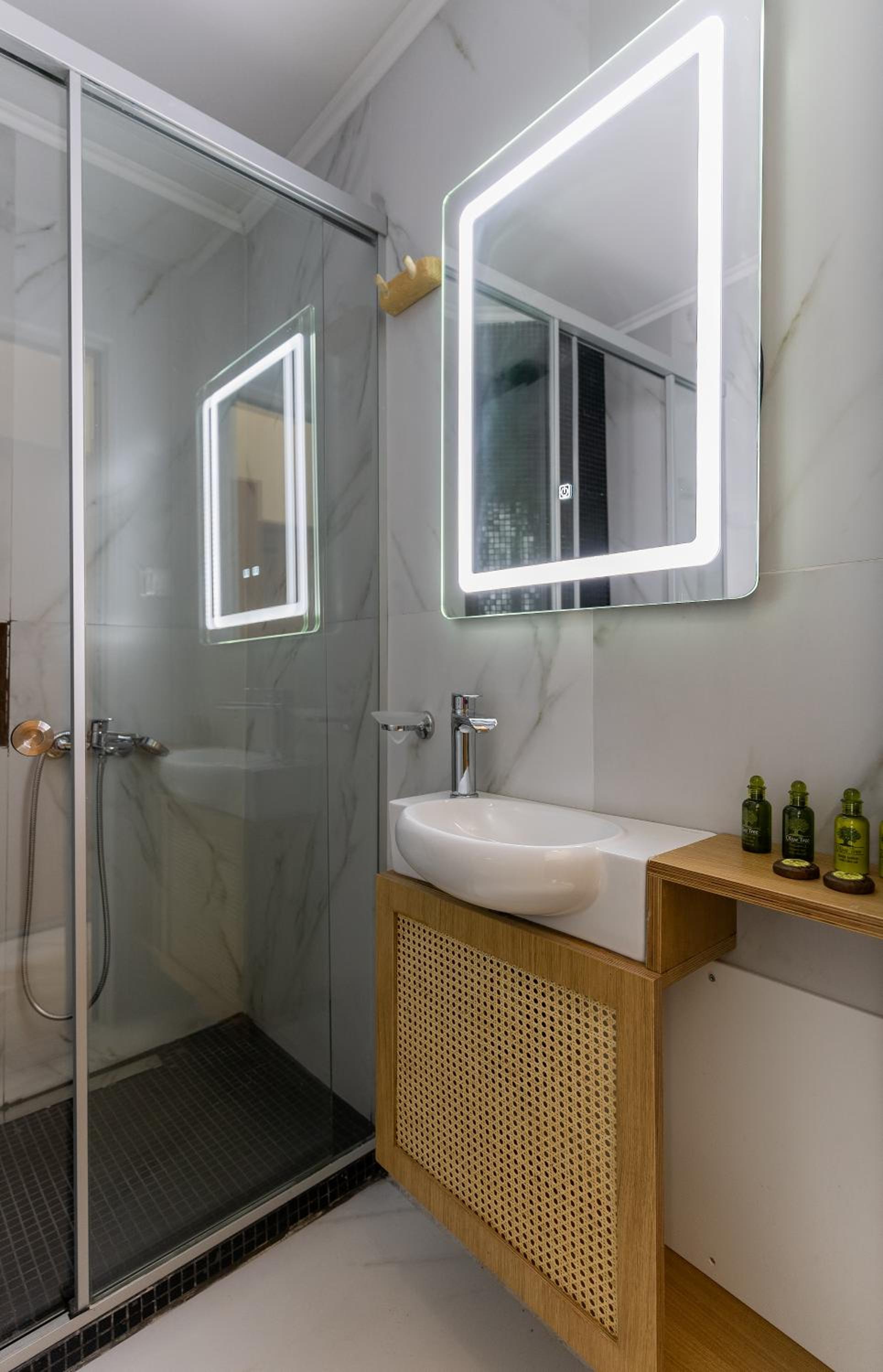 Double Room with Balcony - Photo 5