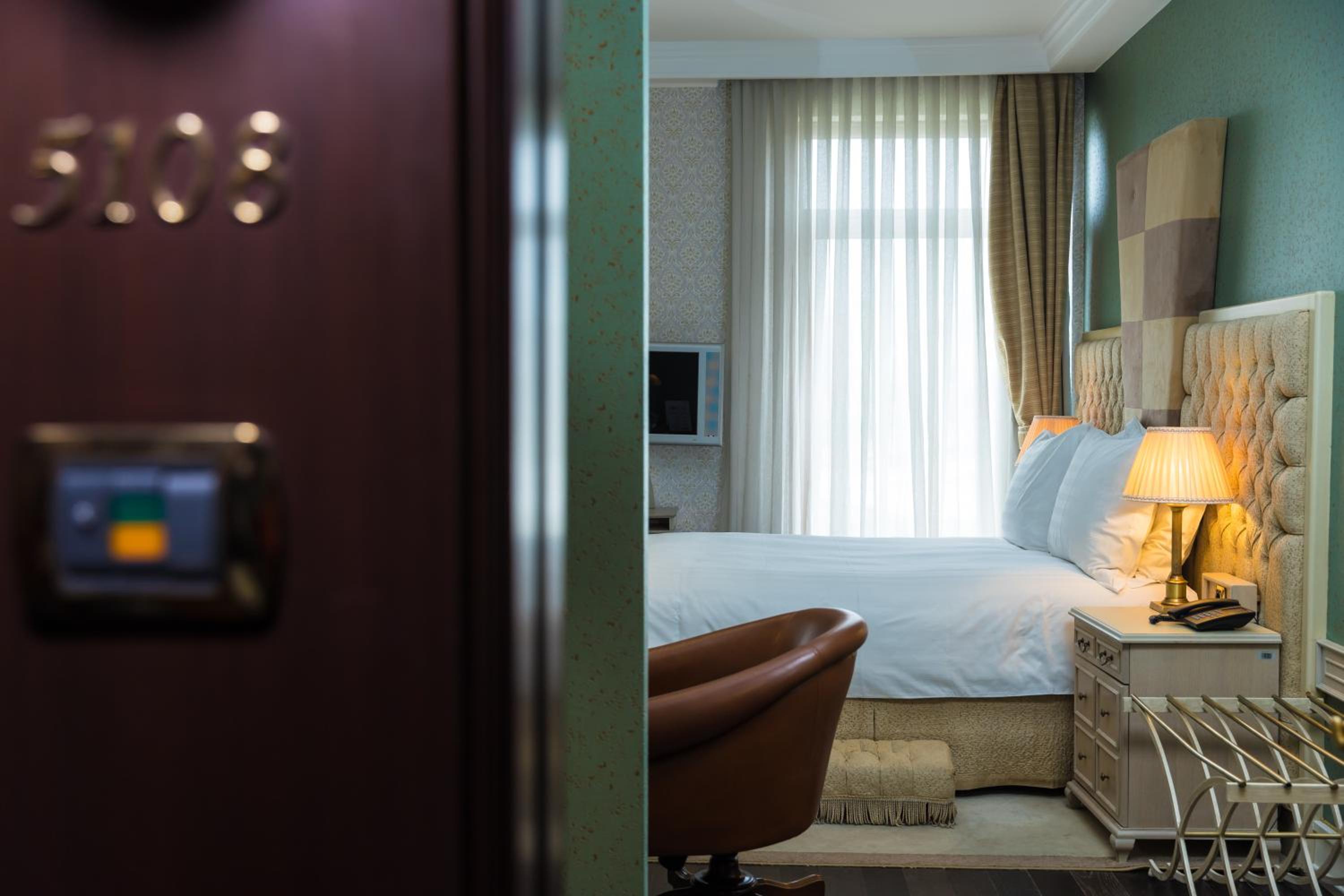 Superior King Room photo 2