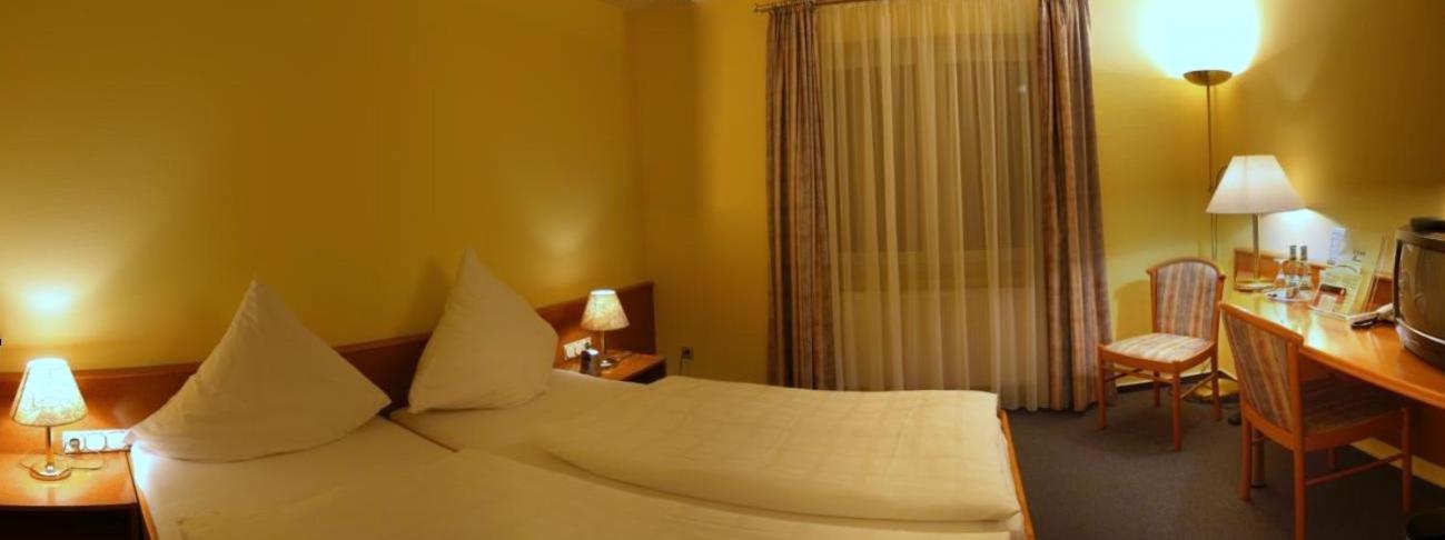 Double Room (1 Adult) - Photo 1