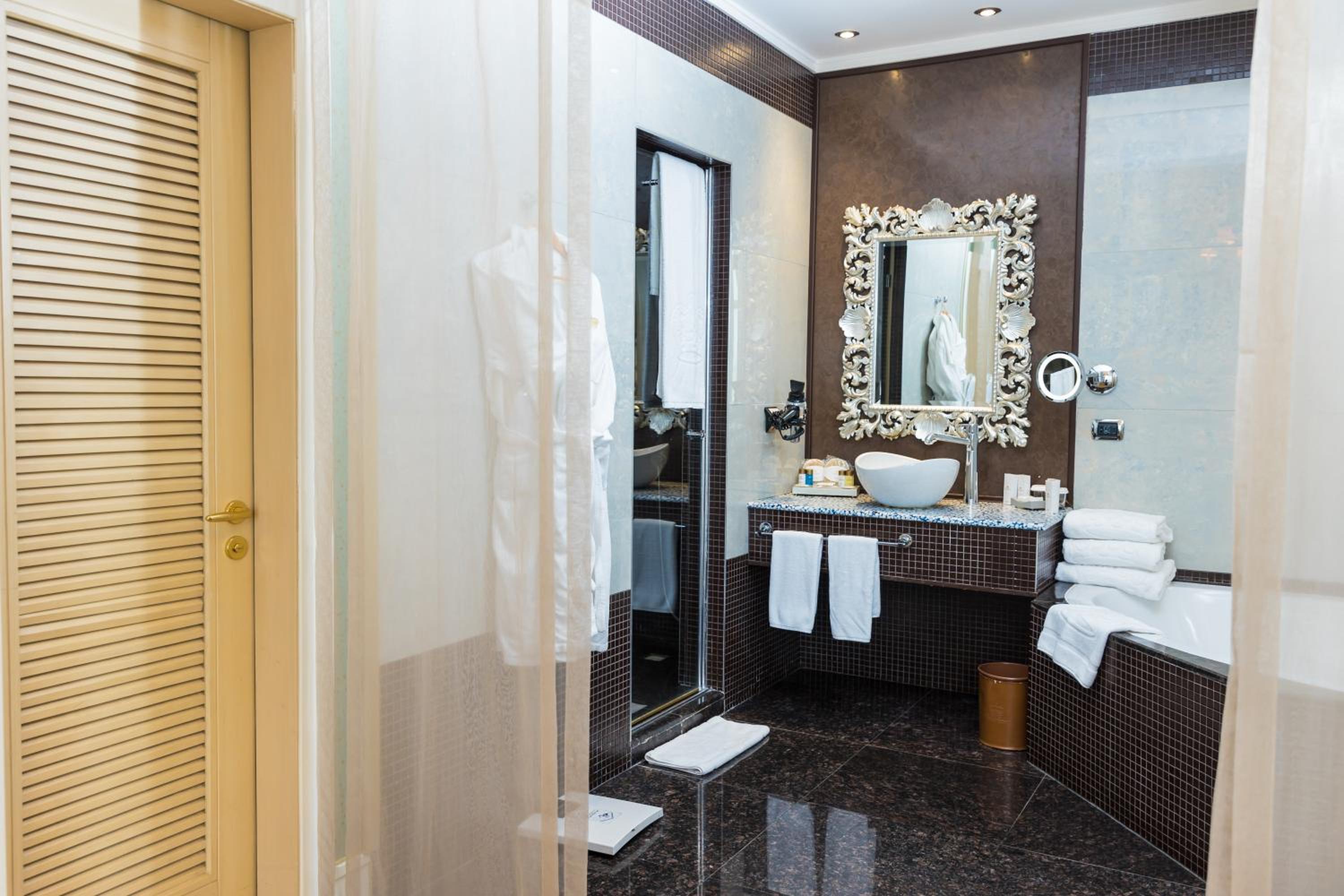 Junior Suite With Balcony photo 3