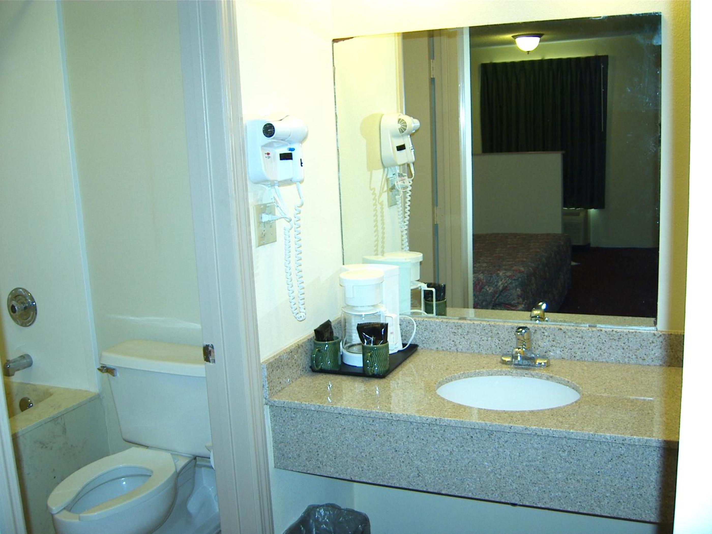 King Suite with Sofa Bed - Non-Smoking photo 3