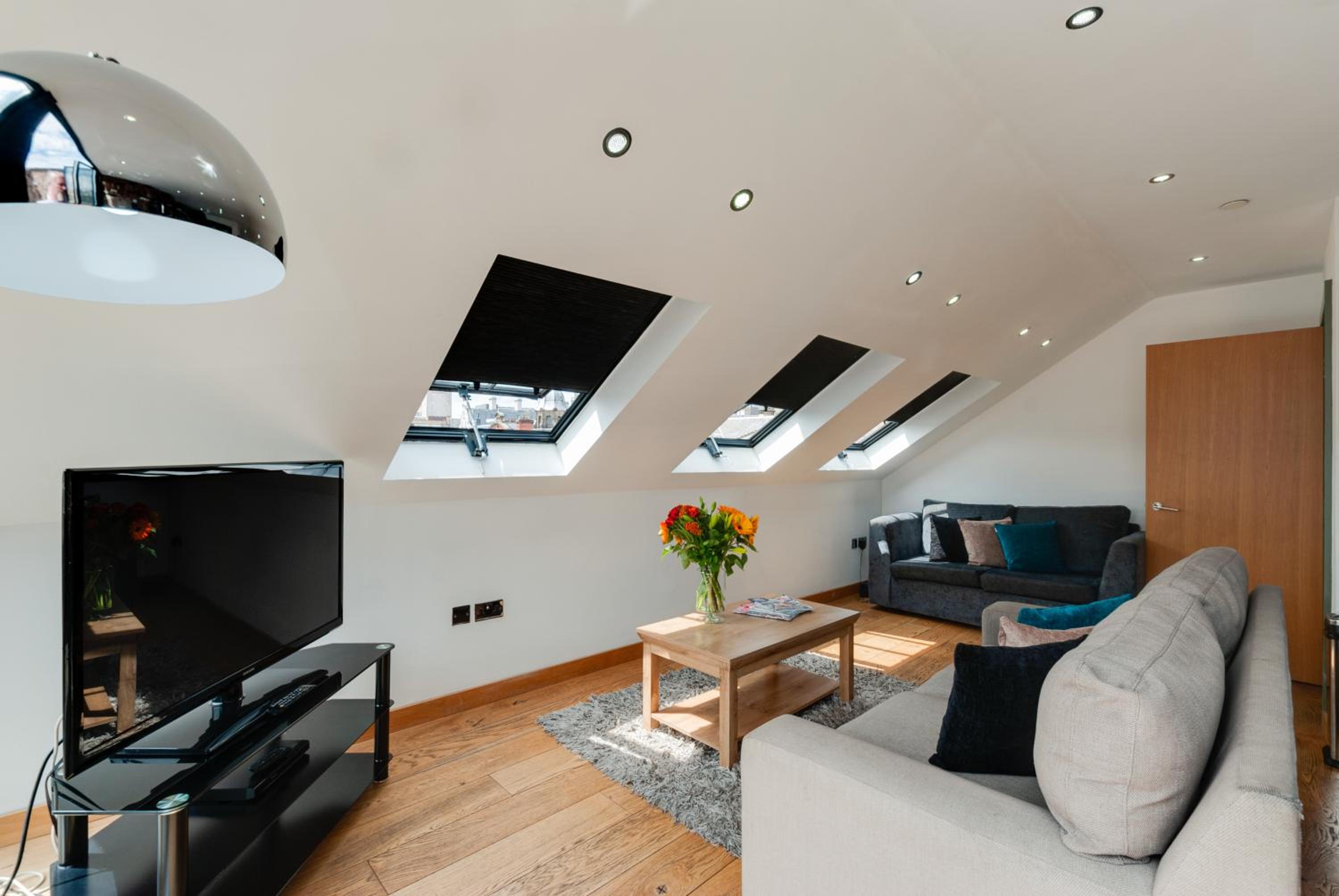 Penthouse Apartment - Photo 2