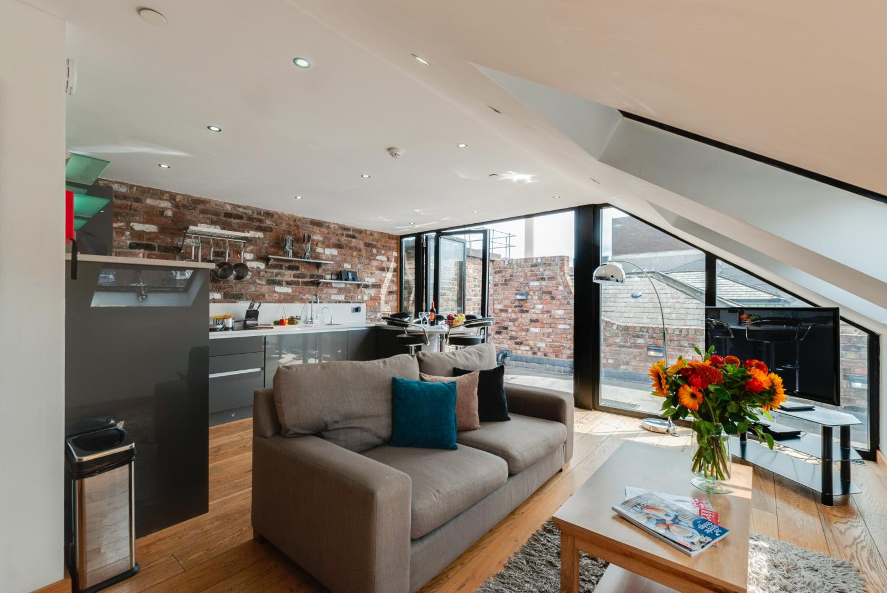 Penthouse Apartment - Photo 3