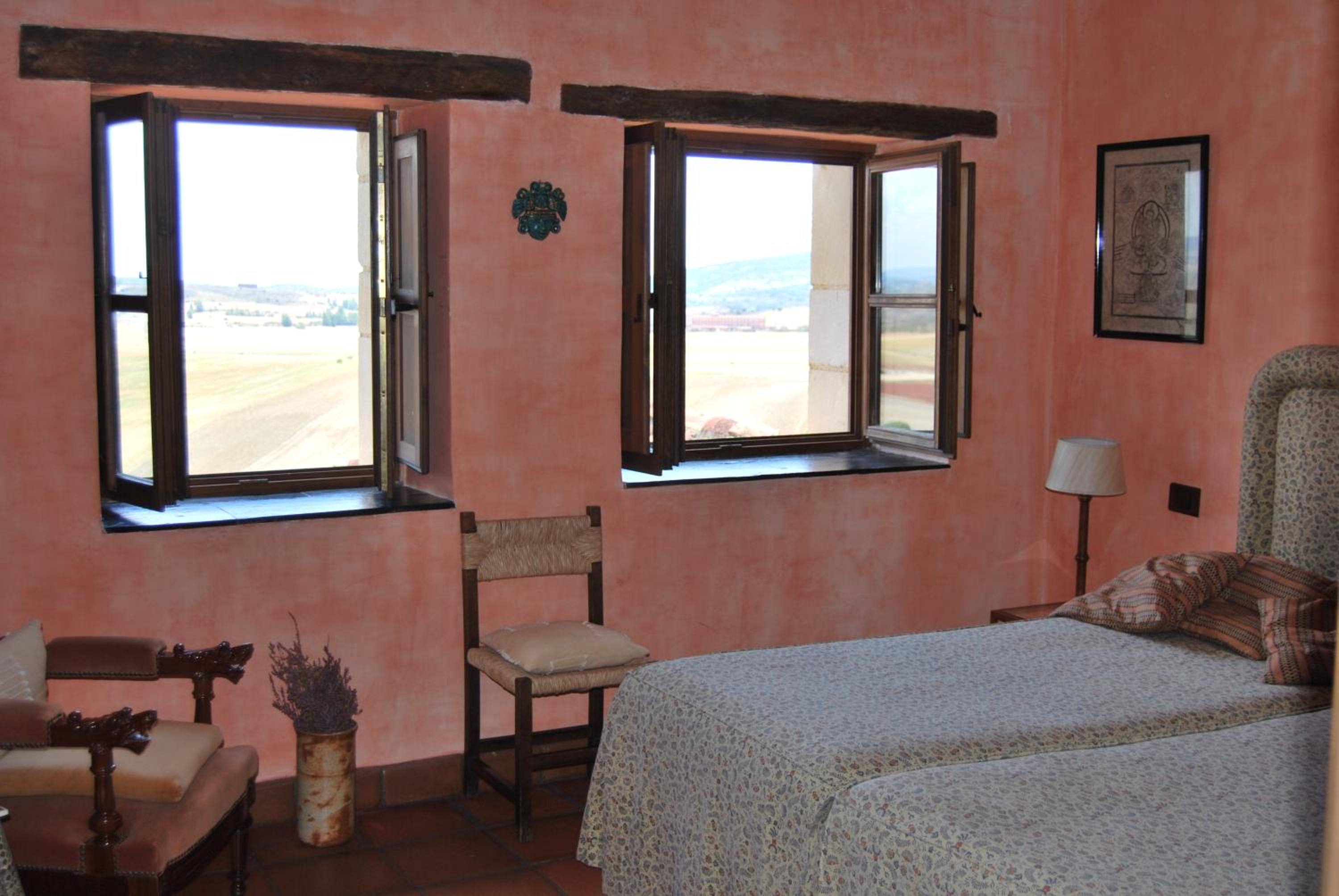 Twin Room with Private Bathroom photo 2