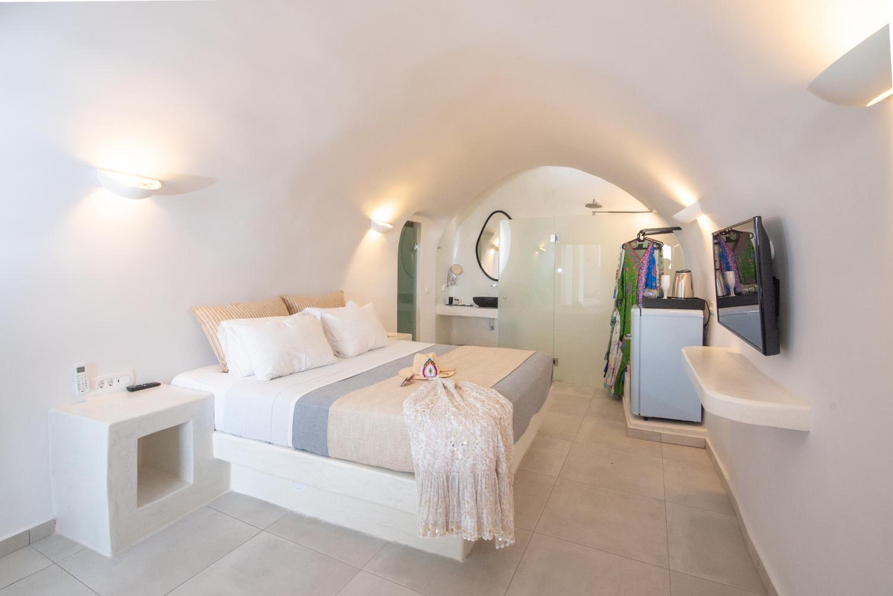 CAVE SUITE WITH CALDERA VIEW AND OUTDOOR JACUZZI photo 1