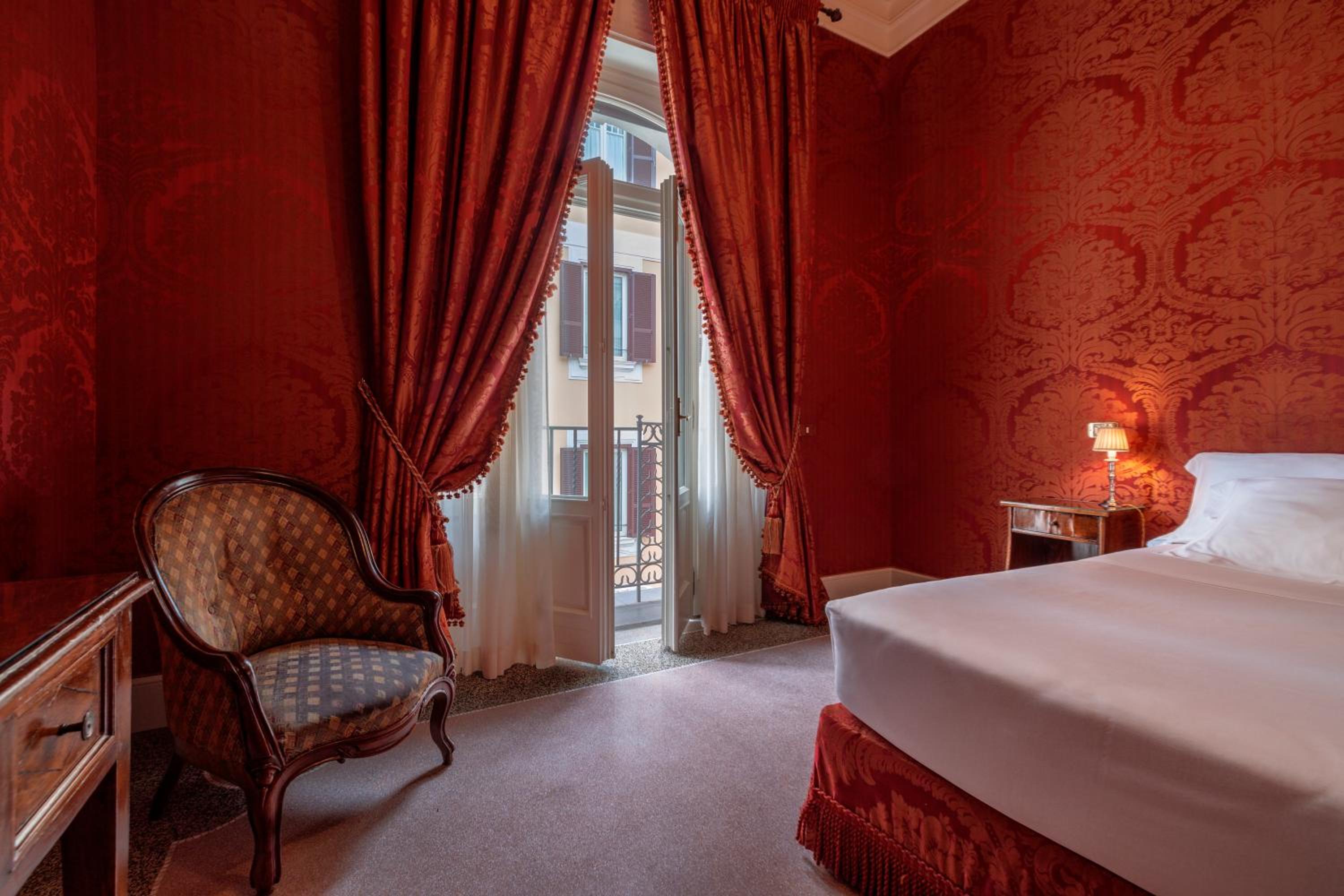 Superior Double or Twin Room thumbnail 6