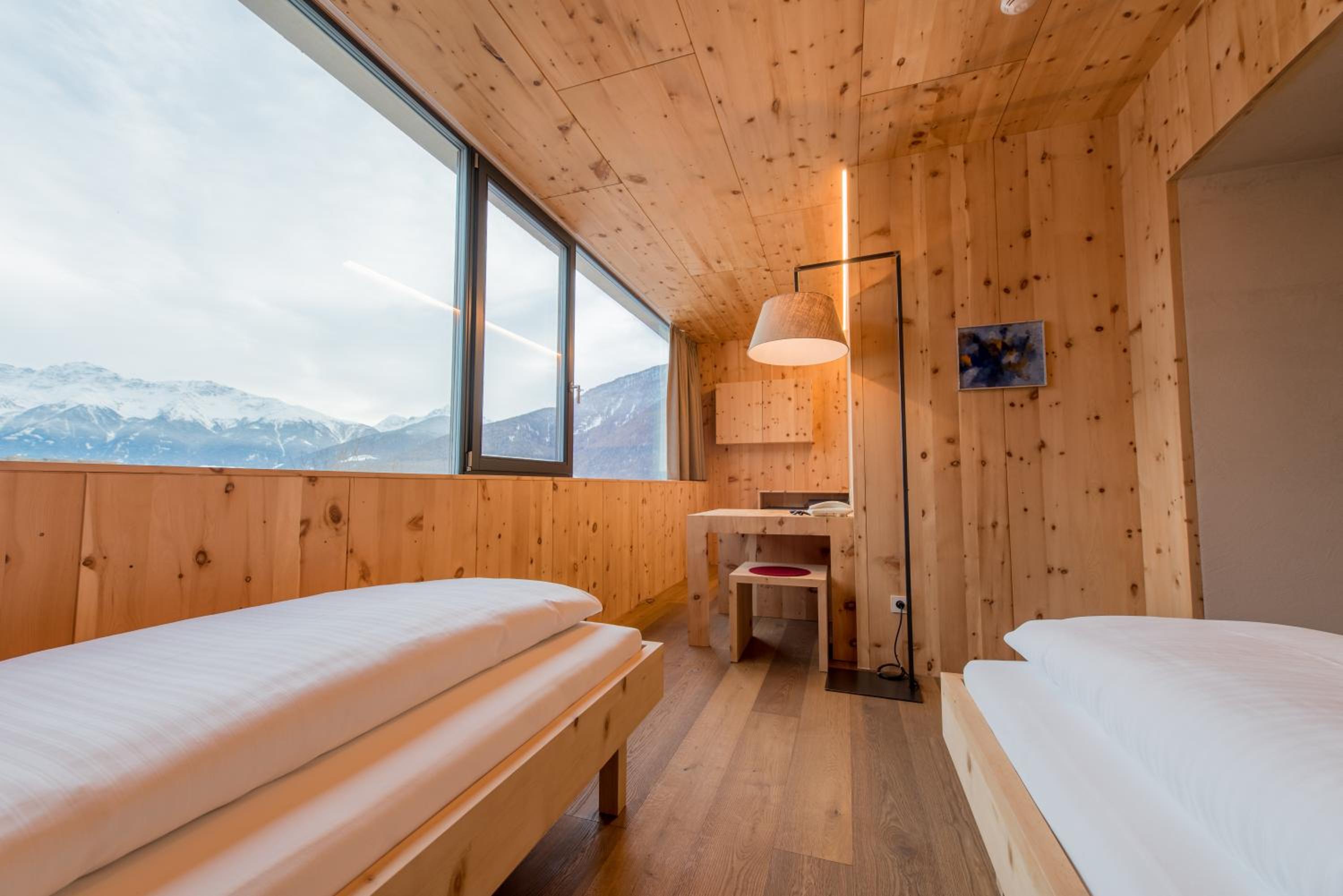 Standard Twin Room with Mountain View - Photo 1