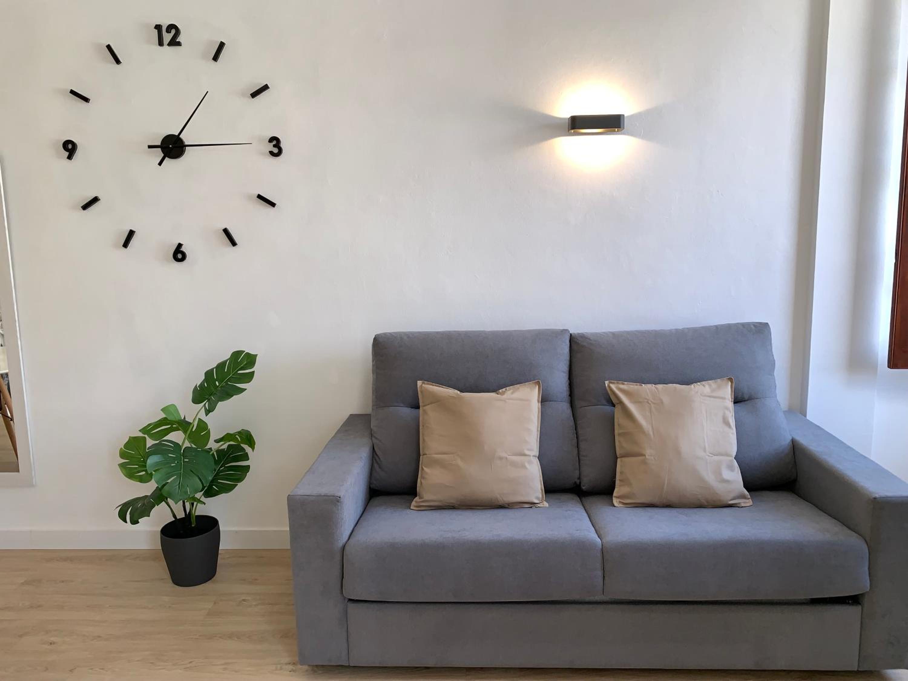 One-Bedroom Apartment photo 2